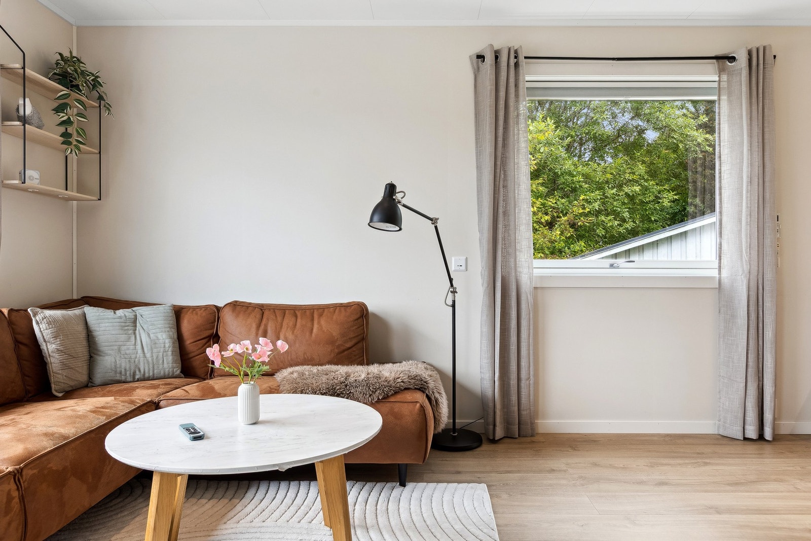 Lyse og behagelige fargevalg gjør det enkelt å sette sitt eget preg gjennom pynt og interiør. Galleribilde