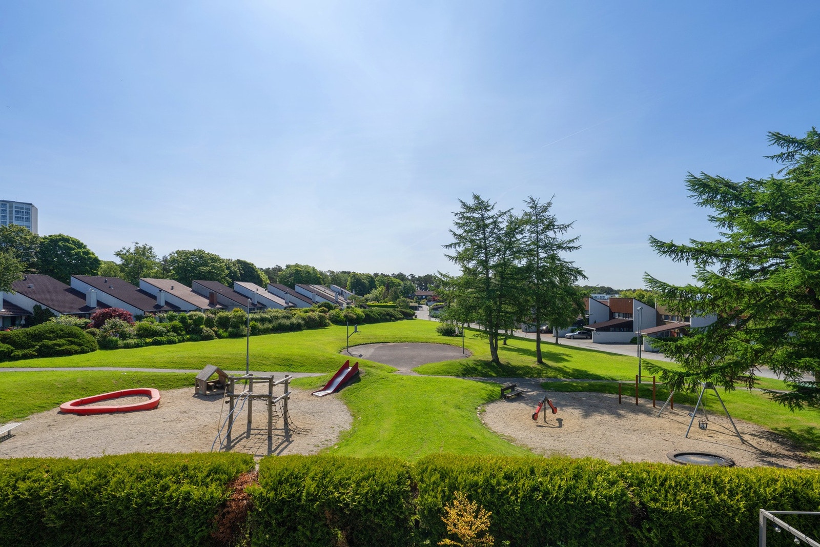 Det er installert kollektivt brannvarslingsanlegg i borettslaget. Boligen har to optiske brannvarslere som er knyttet til en alarmsentral. Man får også beskjed om brannalarmen har gått i en nærliggende bolig. Galleribilde