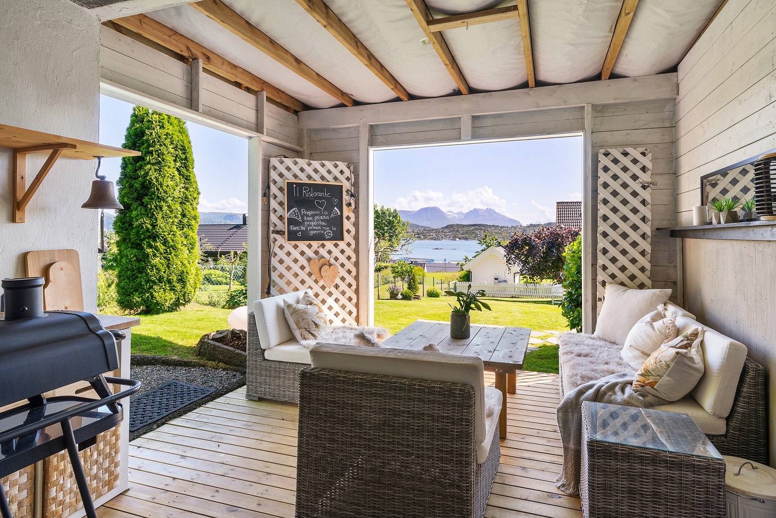 Eiendommen har mange spennende uterom. Galleribilde