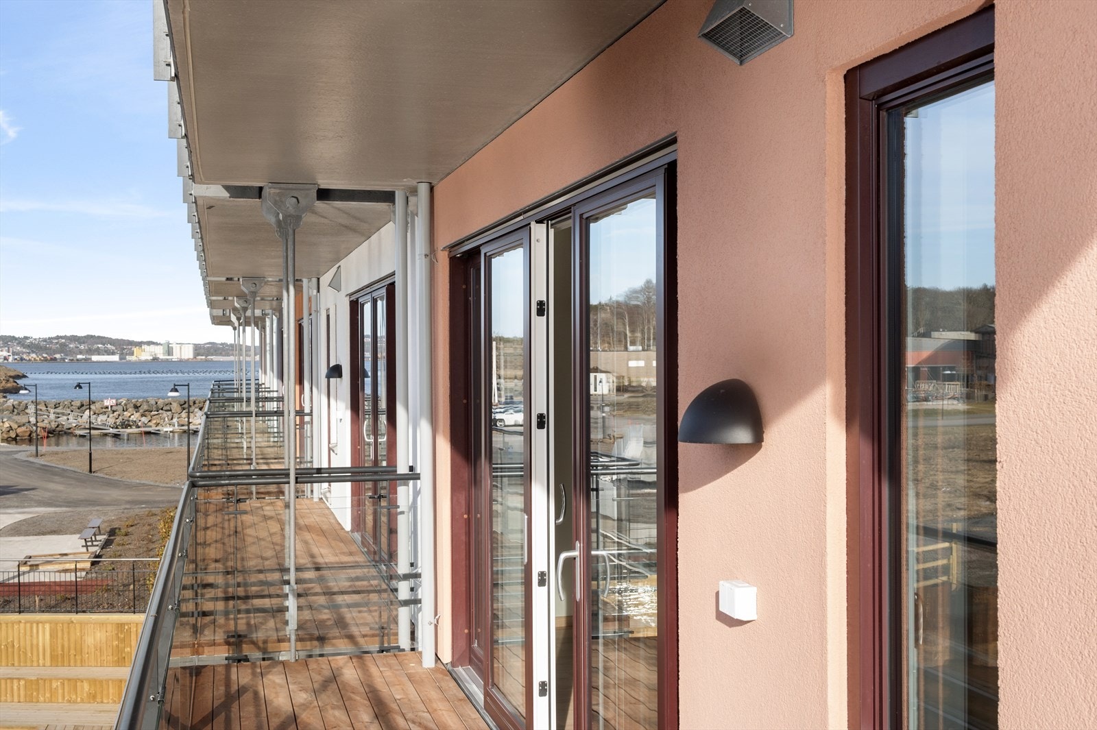 Utsikt i retning nord/Larvik Galleribilde