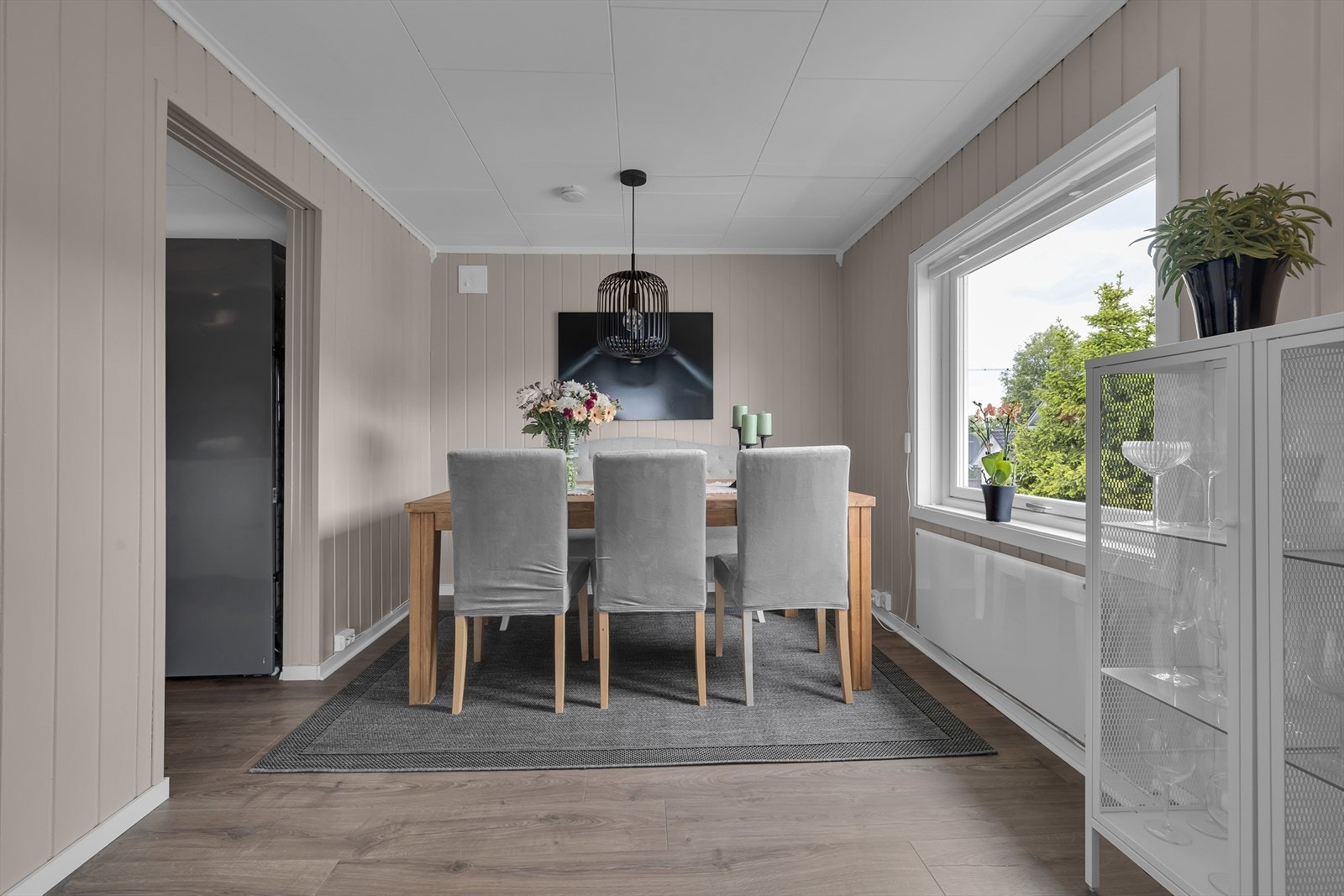 God plass til spisegruppe Galleribilde