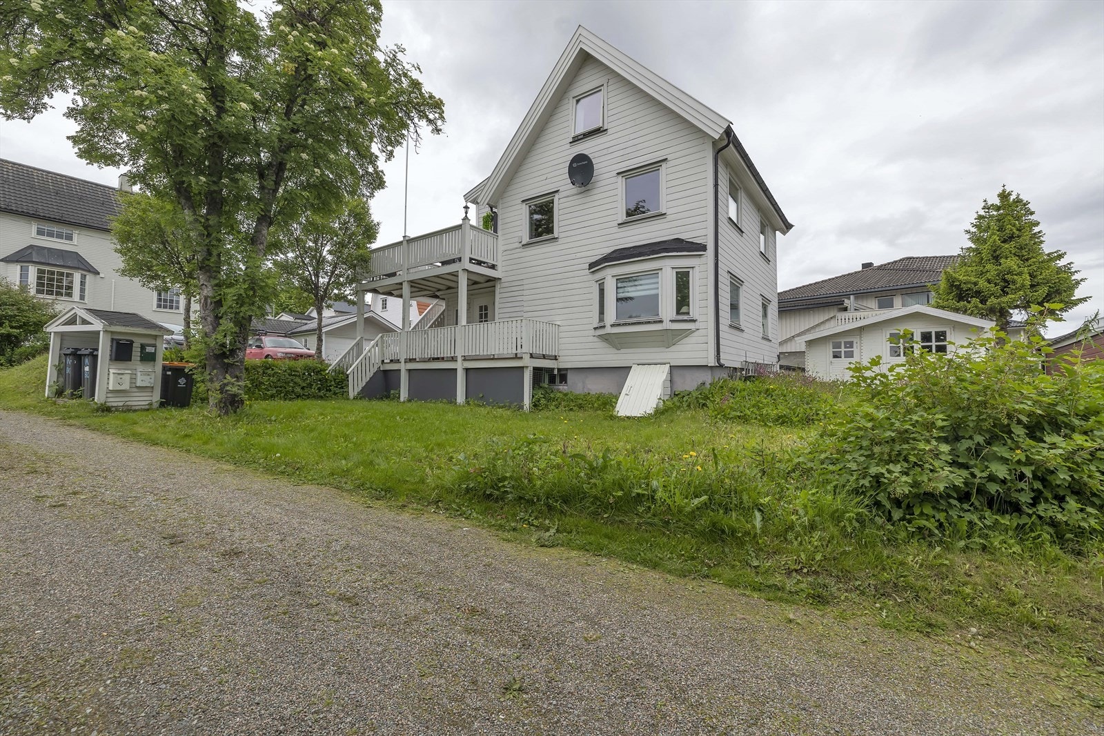 Tomt deles med nabo i underetasjen Galleribilde