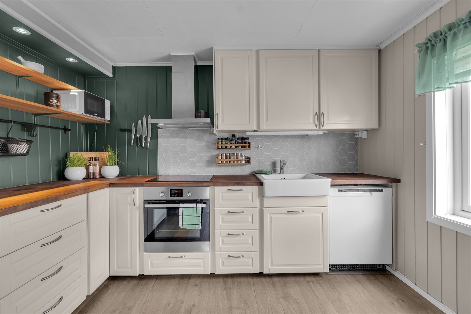 Trivelig kjøkken i fine farger Galleribilde