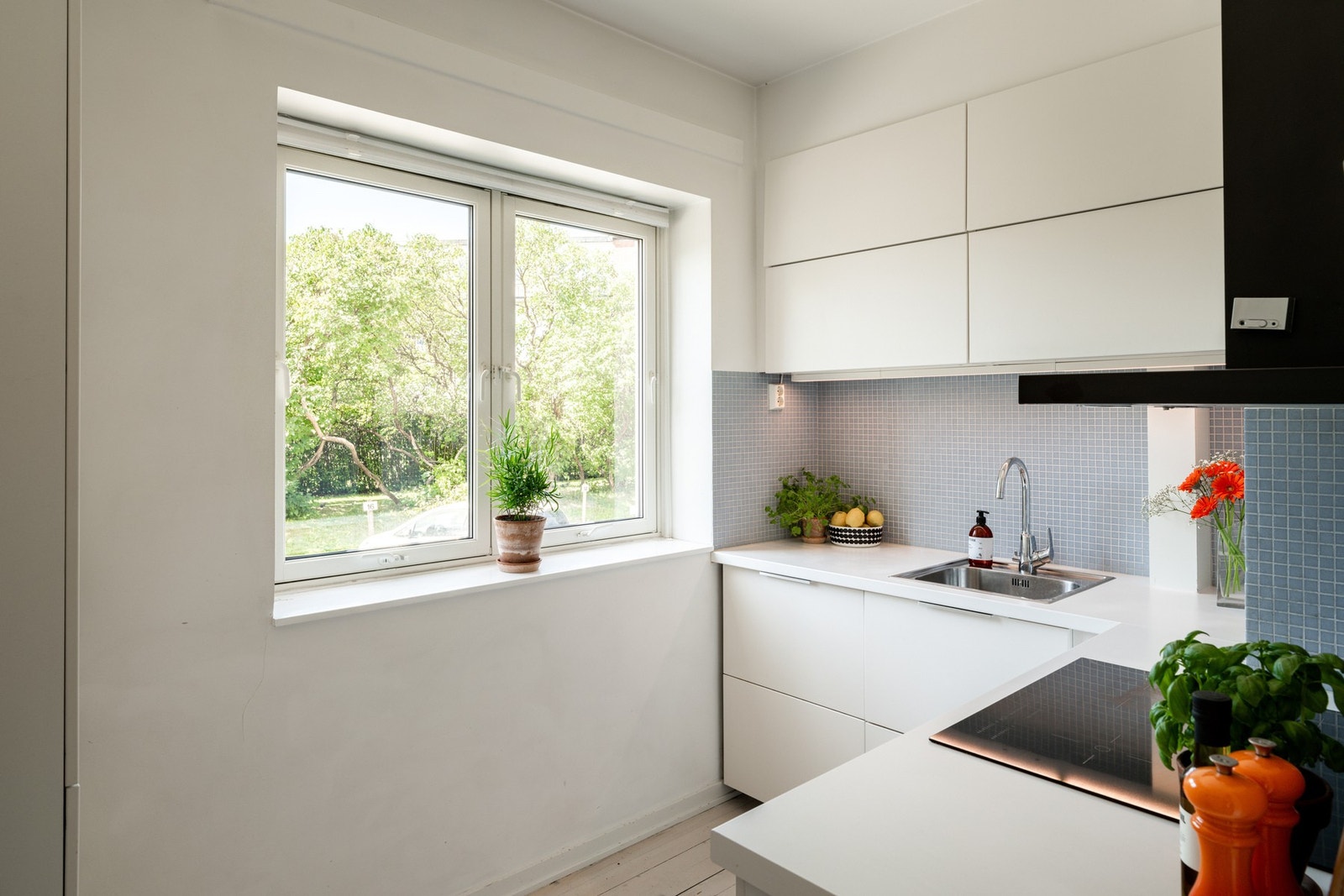 Komfyrvakt og automatisk lekkasjestopper er montert. Galleribilde