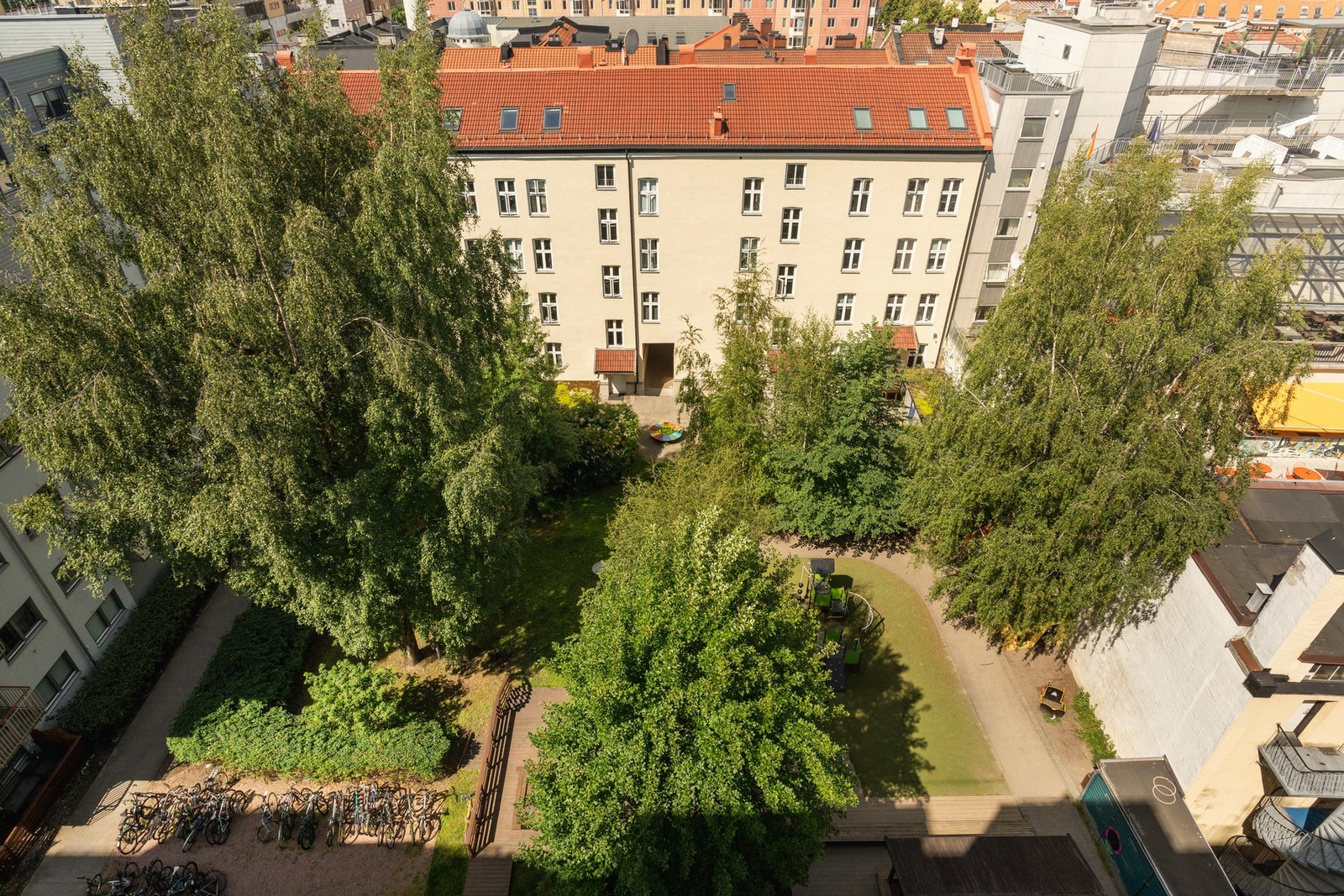 Bilde mot bakgård, tatt fra balkongen. Galleribilde