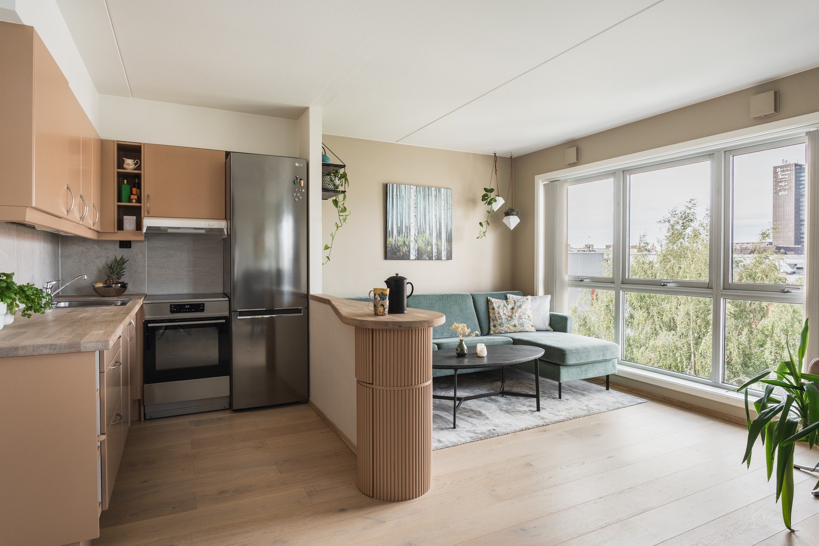 Leiligheten går over to plan og har en skjermet beliggenhet uten innsyn. Galleribilde