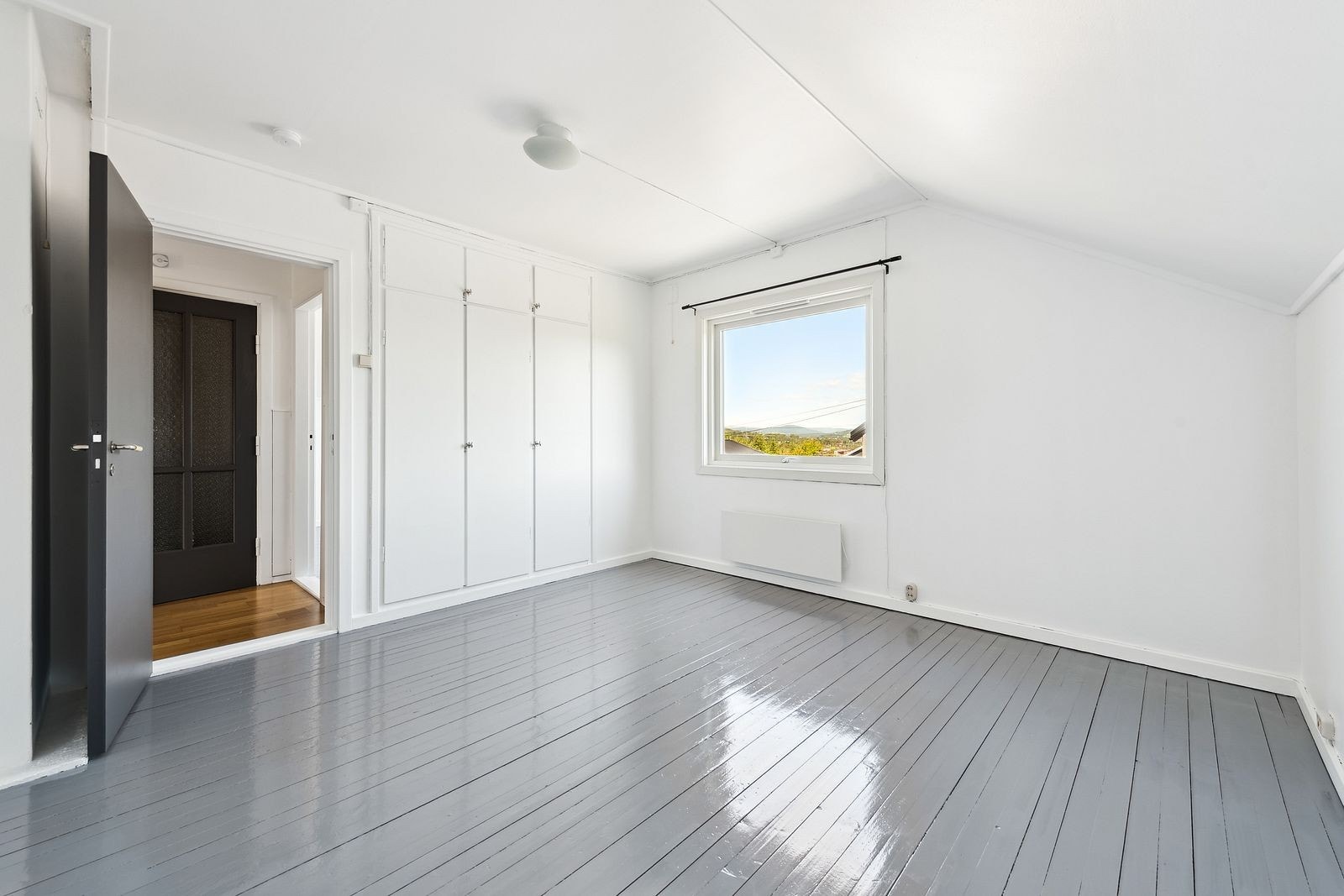 Soverom med innebygd garderobe. Galleribilde
