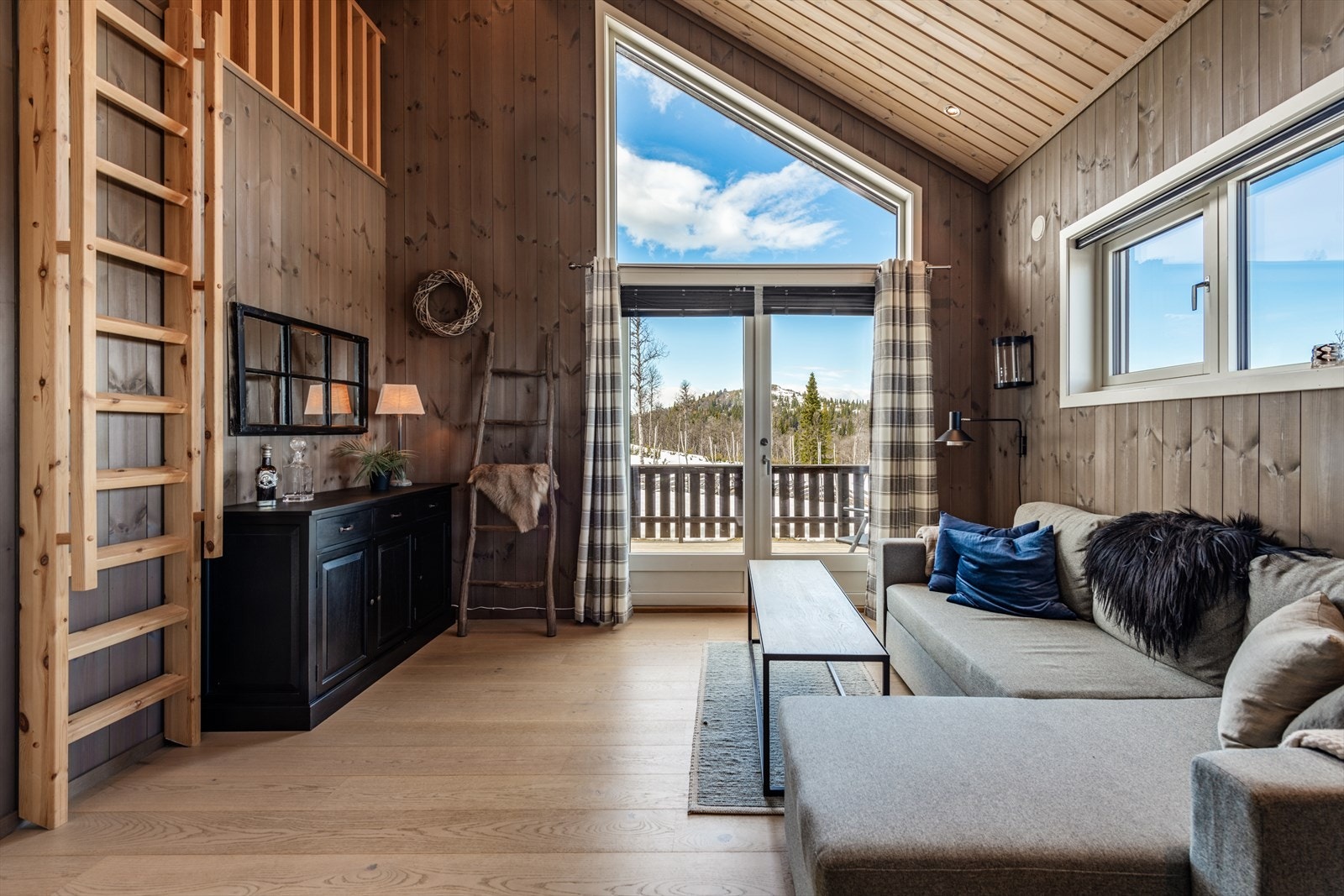 Den gode takhøyden gir en god og luftig romfølelse. Galleribilde