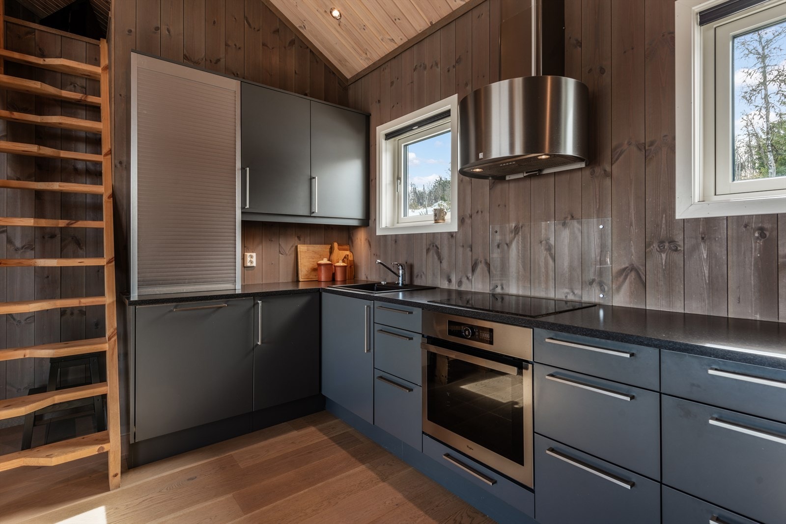 Nedfelt oppvaskkum i laminat benkeplate. Galleribilde