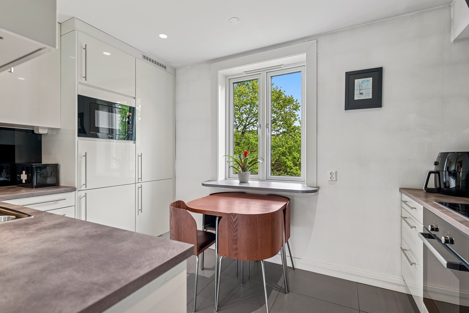 Her er det godt med plass til tilhørende spisebord. Galleribilde