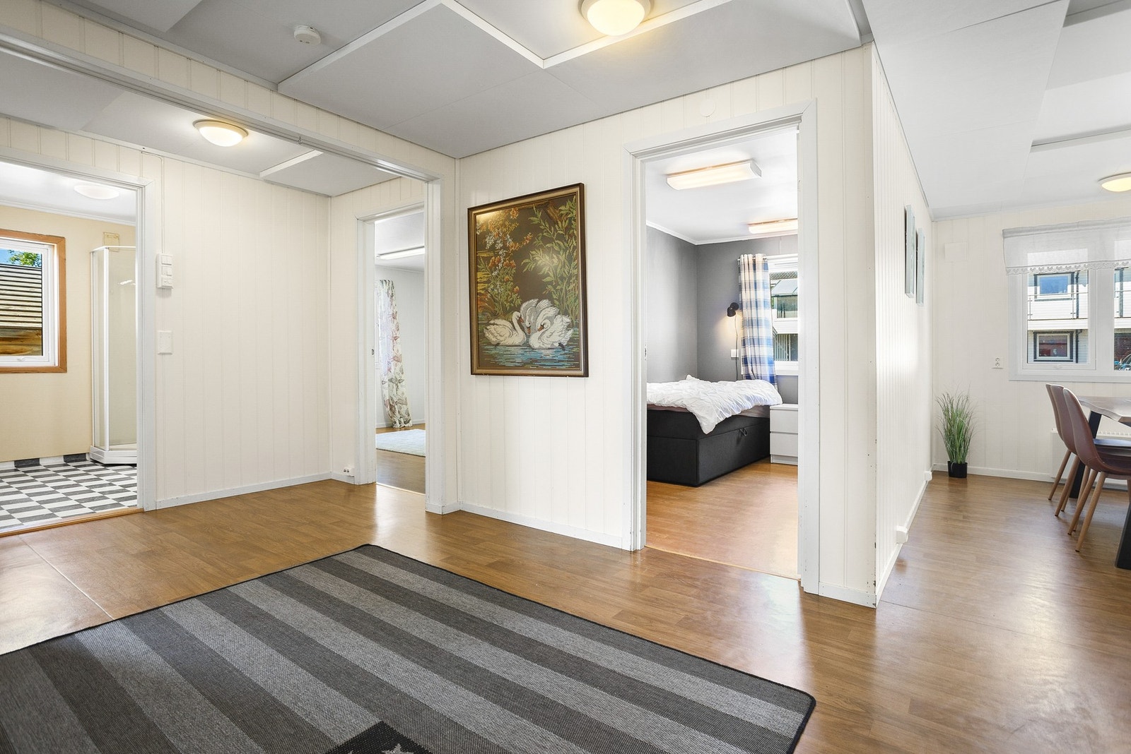 Det er totalt 3 soverom tilknyttet hoveddelen av boligen Galleribilde