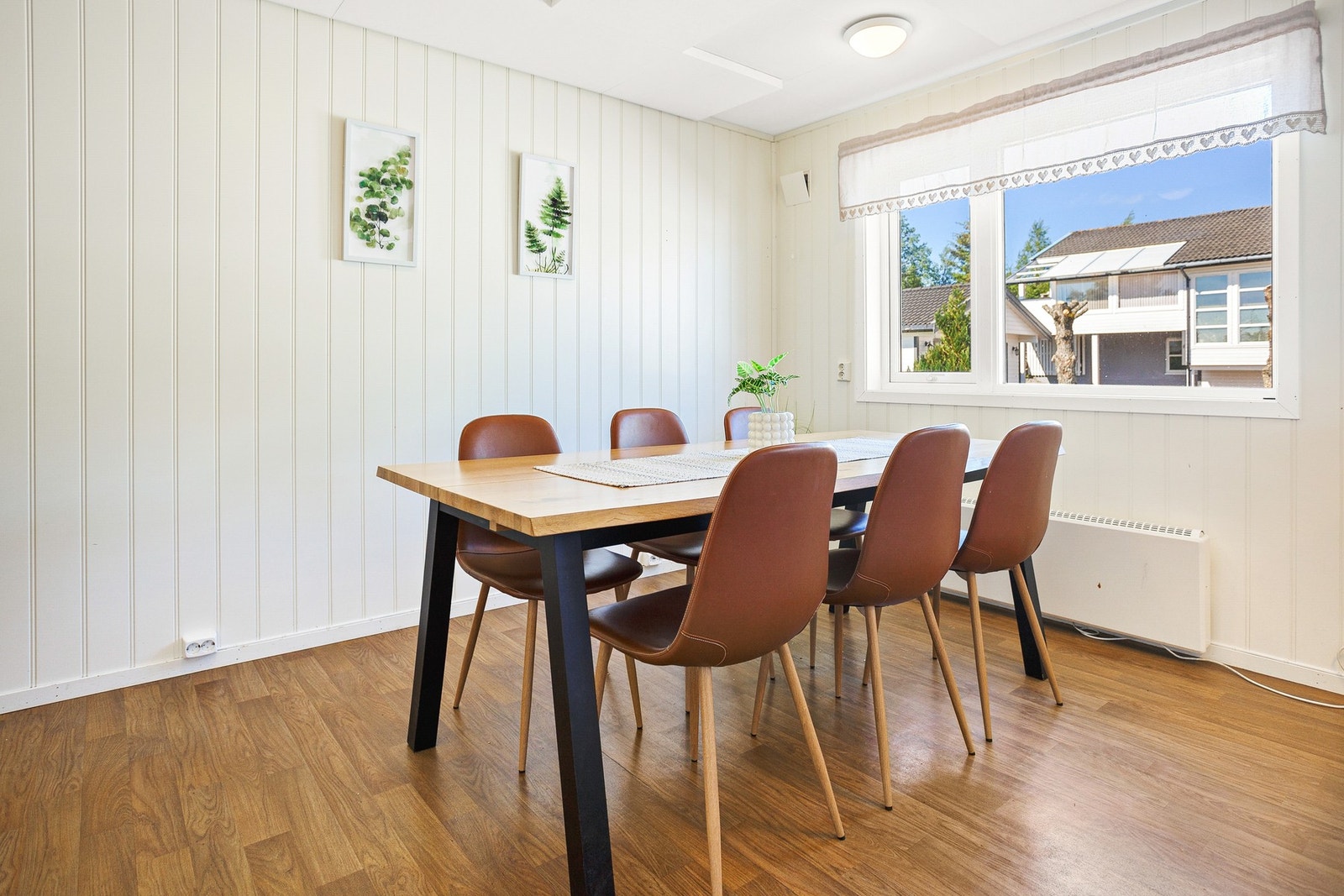 Hyggelig sone for spisegruppe Galleribilde