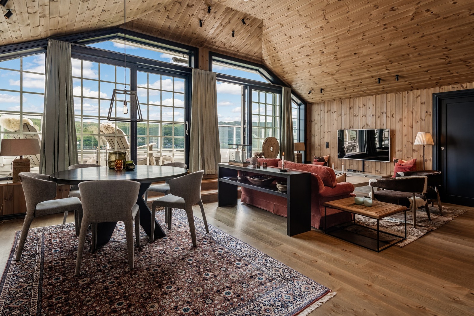 Fra stuen er det utgang til balkongen på 9 kvm Galleribilde