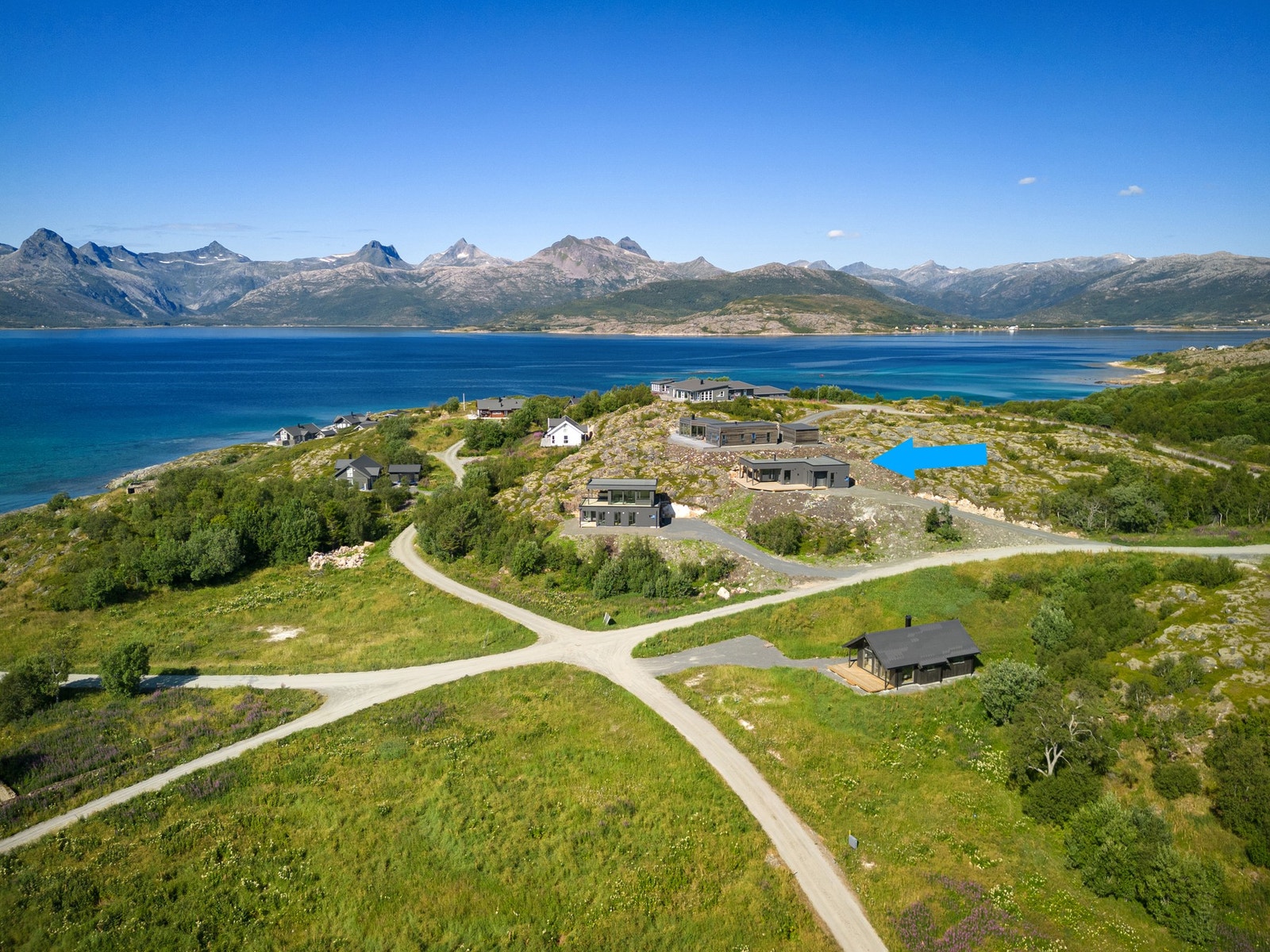 EiendomsMegler1 v/Christer Aabø har gleden av å presentere Langstranda 11! Galleribilde