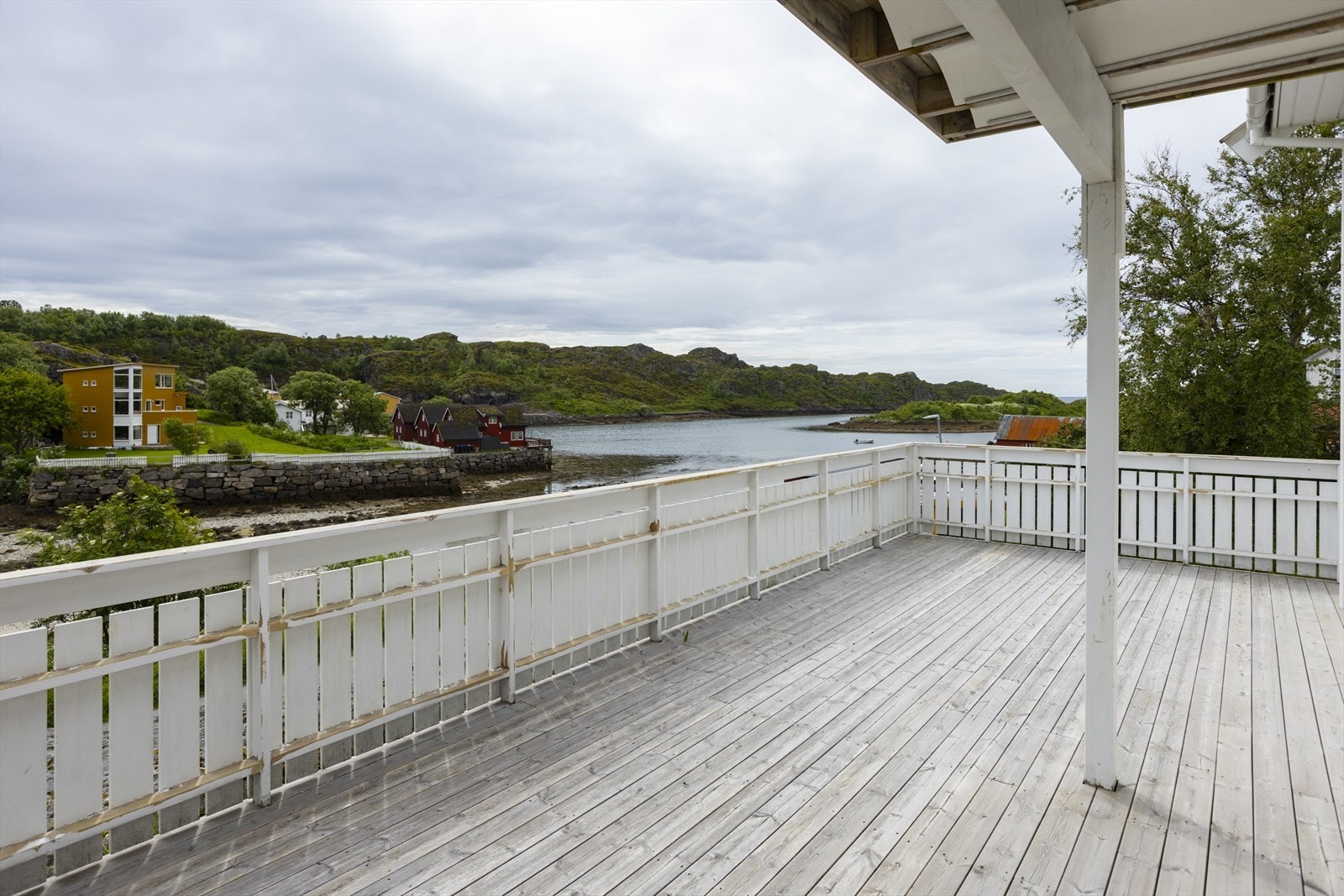 Terrasse med utsikt utover Kariosen Galleribilde