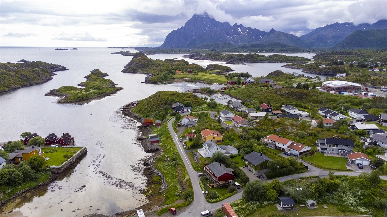Enebolig med meget god beliggenhet, garasje og egen nausttomt. Galleribilde