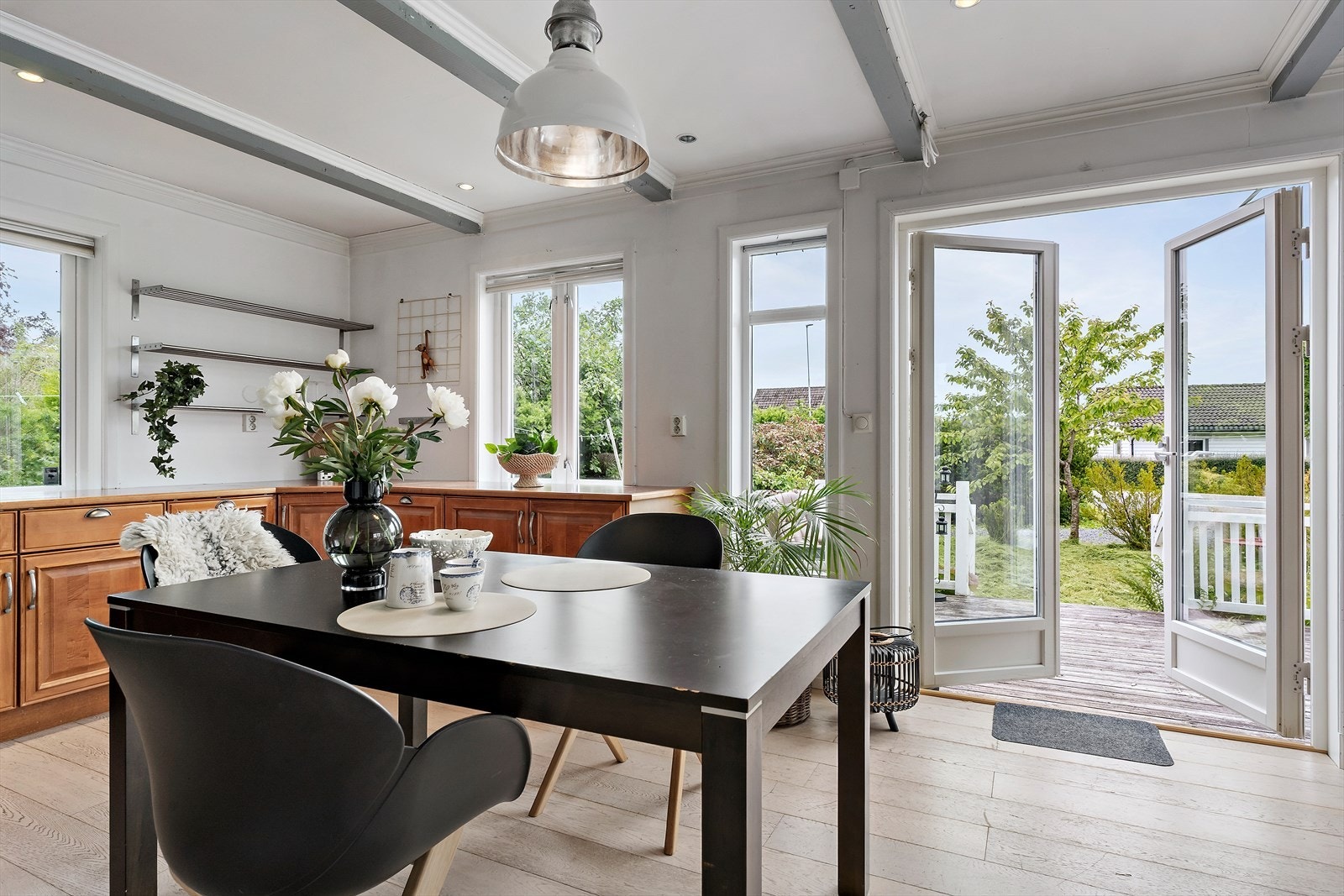 Det er god kontakt mellom inne- og uteplass i boligen Galleribilde