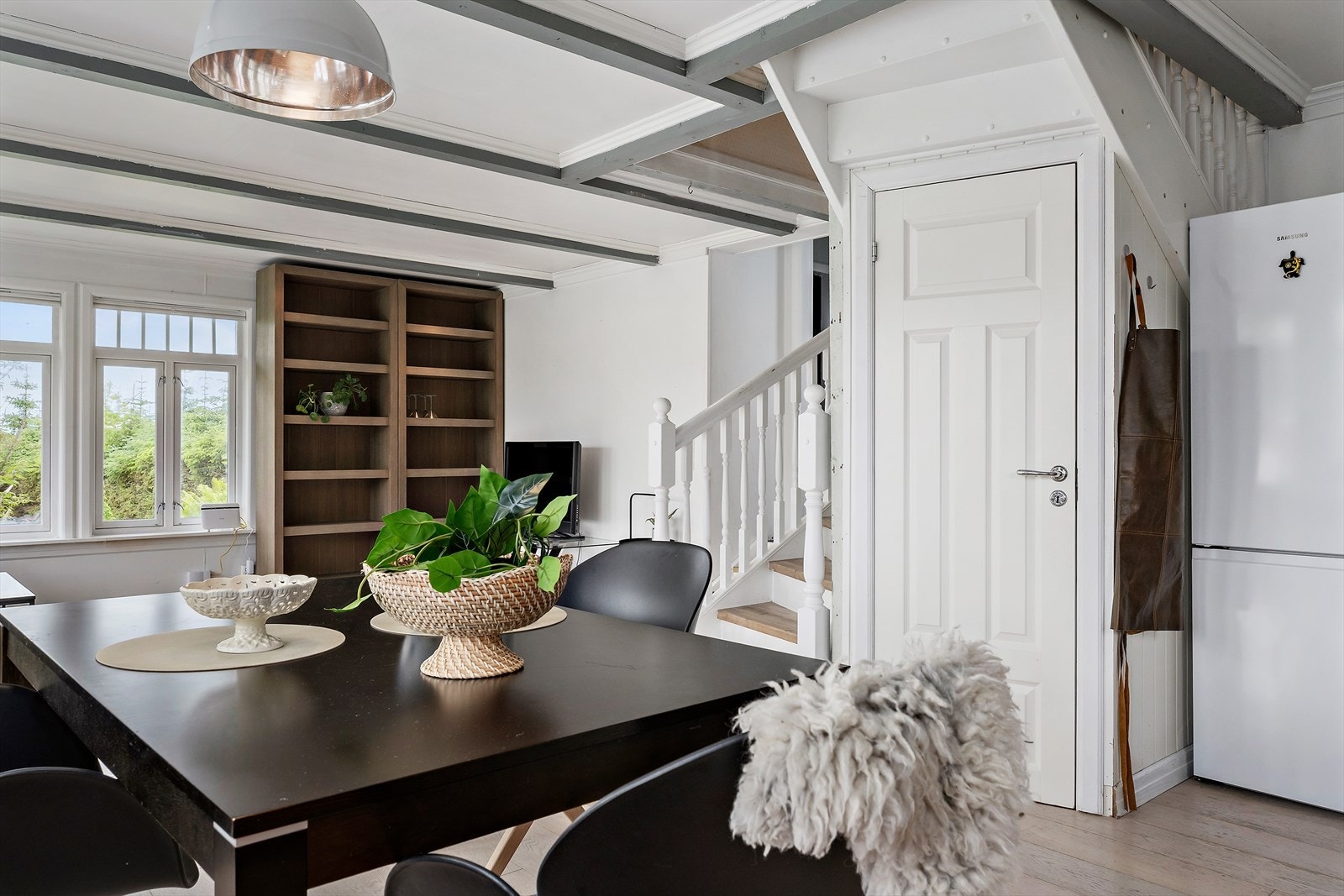 Det er bod under trapp til 2. etg. Galleribilde