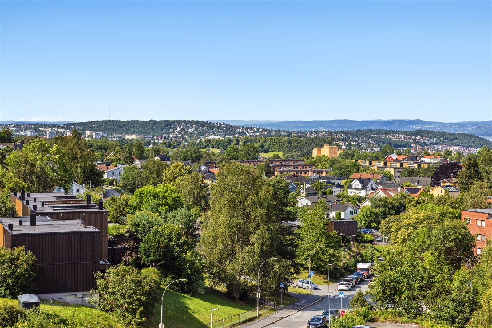 Her kan du nyte nydelig grønt utsyn, samt flott utsikt mot Holmenkollen og deler av Oslofjorden. Galleribilde