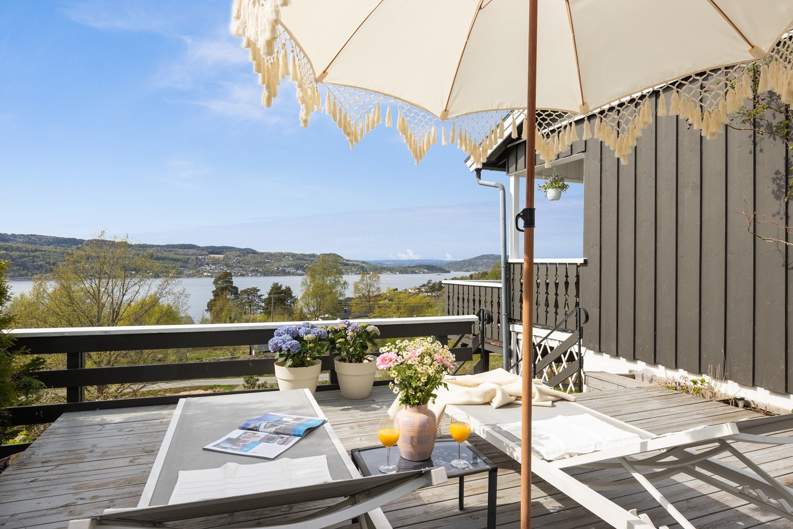 Store terrassearealer slik at man kan forflytte seg med solen Galleribilde