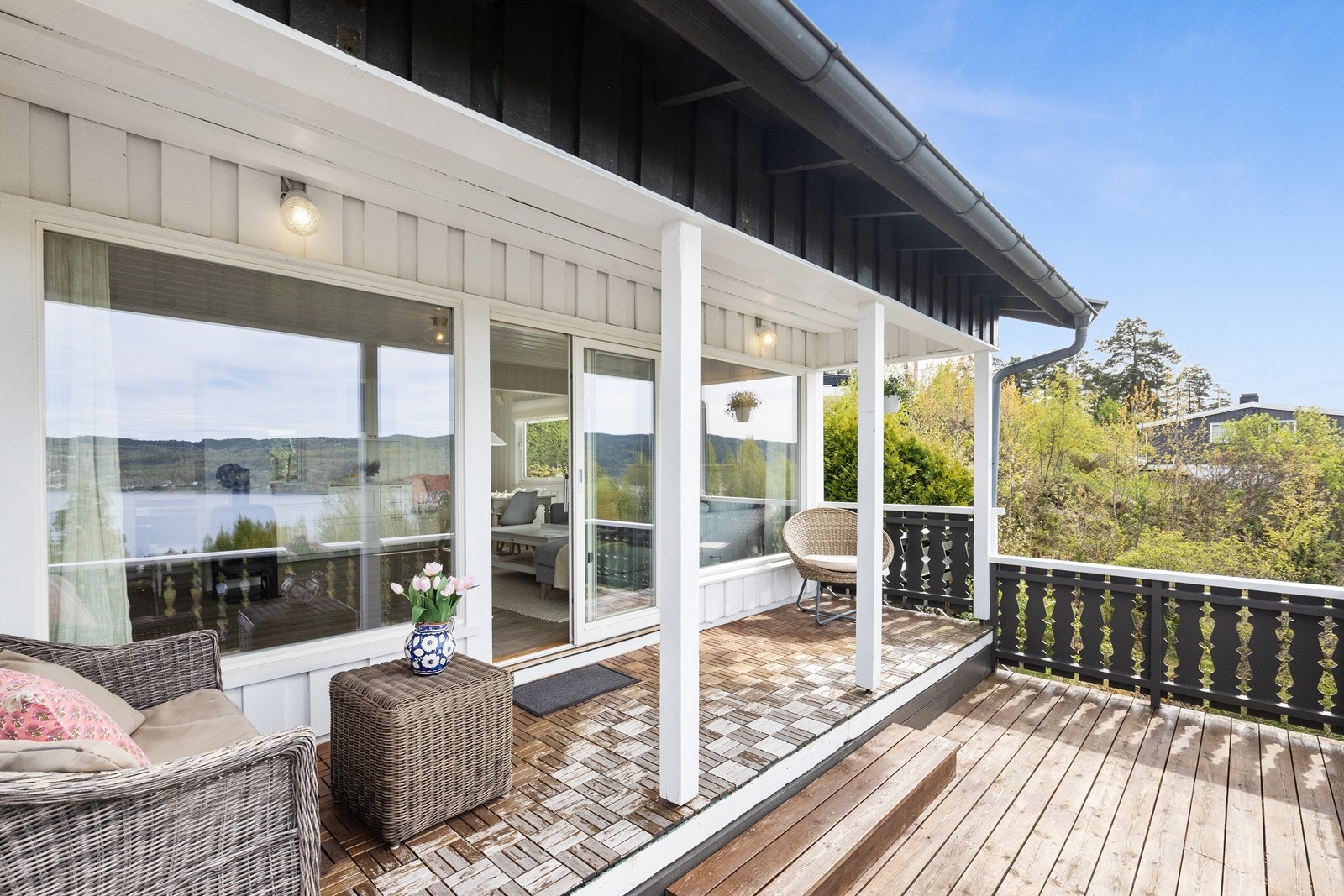 Skyvedør fra terrassen til stuen Galleribilde