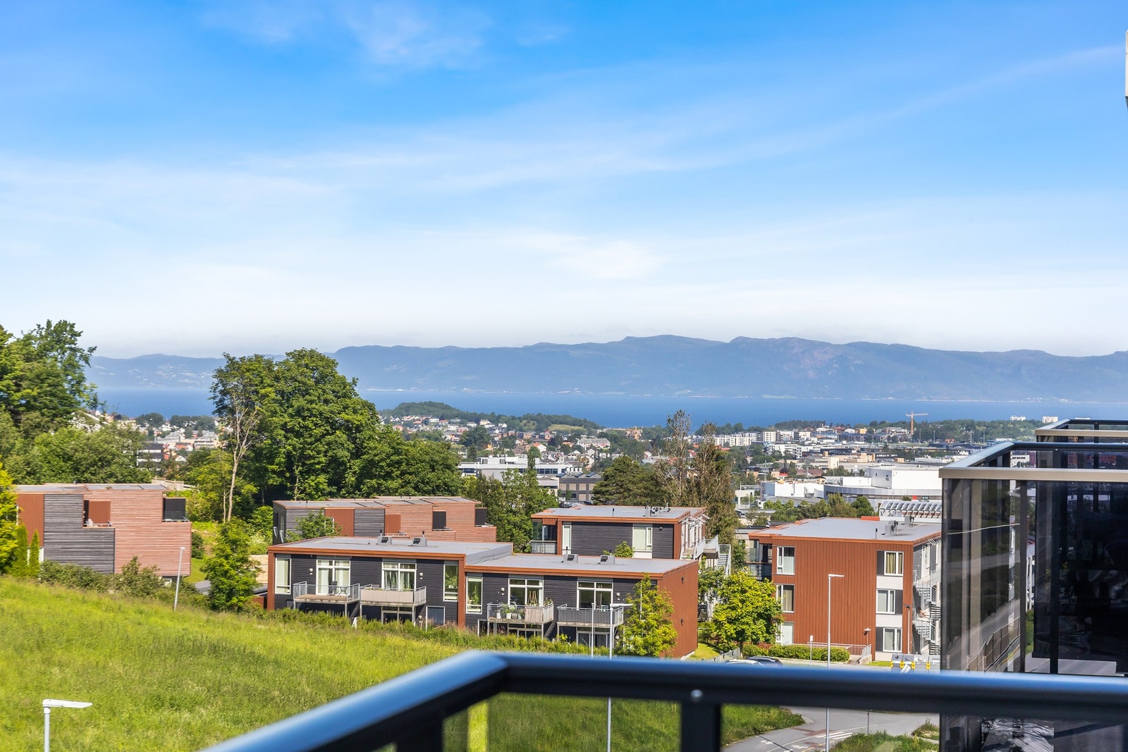 Fra balkongen har du fjordutsikt Galleribilde
