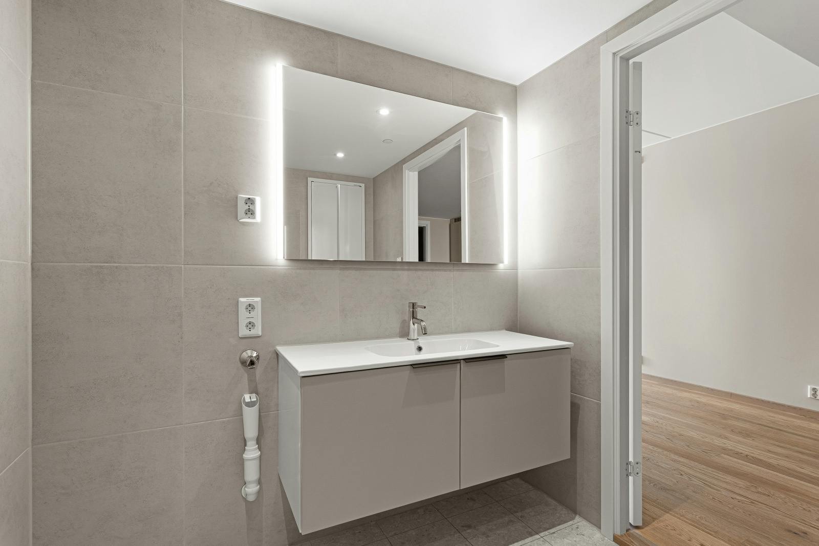 Badet har opplegg for vaskemaskin. Galleribilde