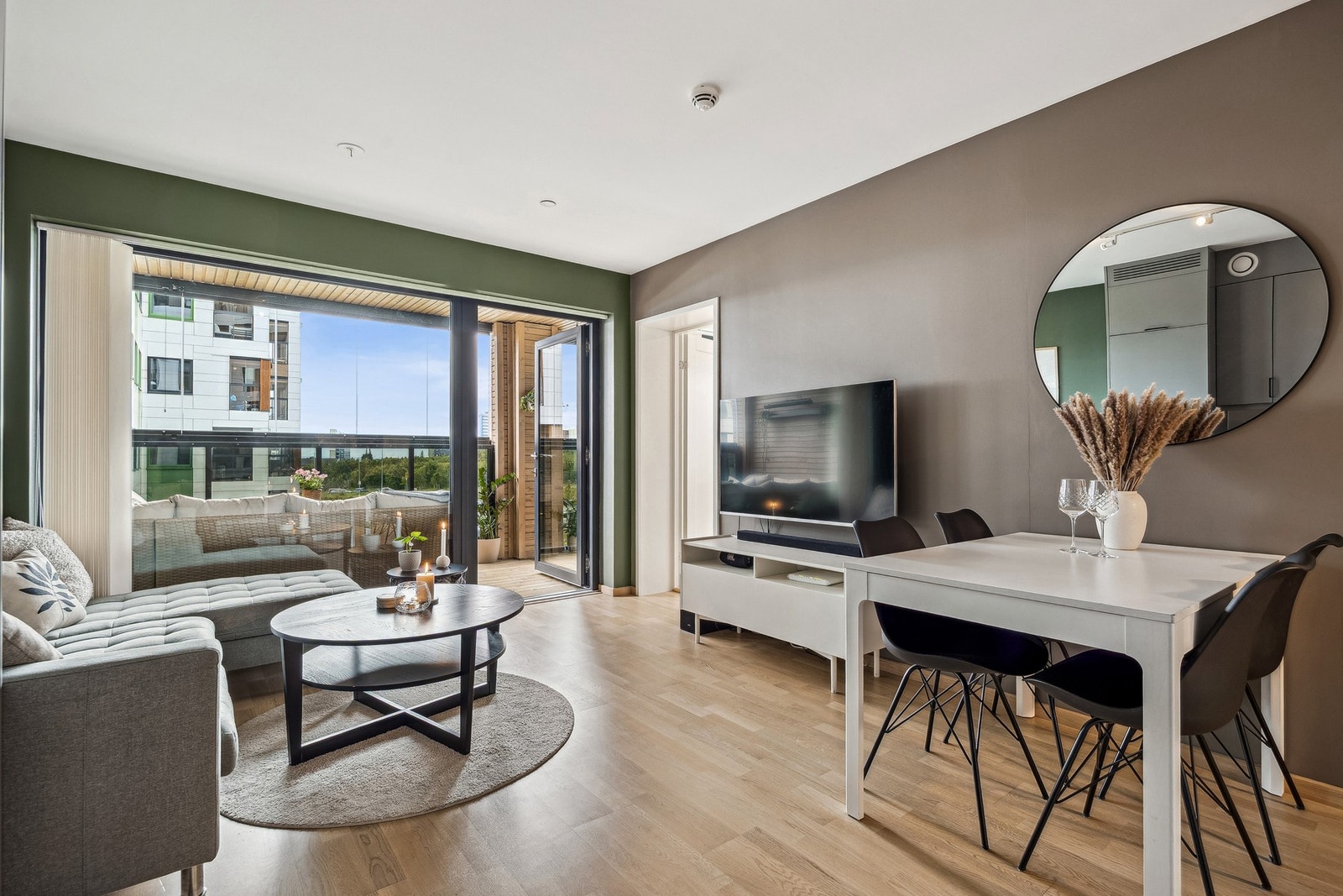 Leiligheten ligger i byggets 3. etasje og har et totalt bruksareal på 73 m². Galleribilde