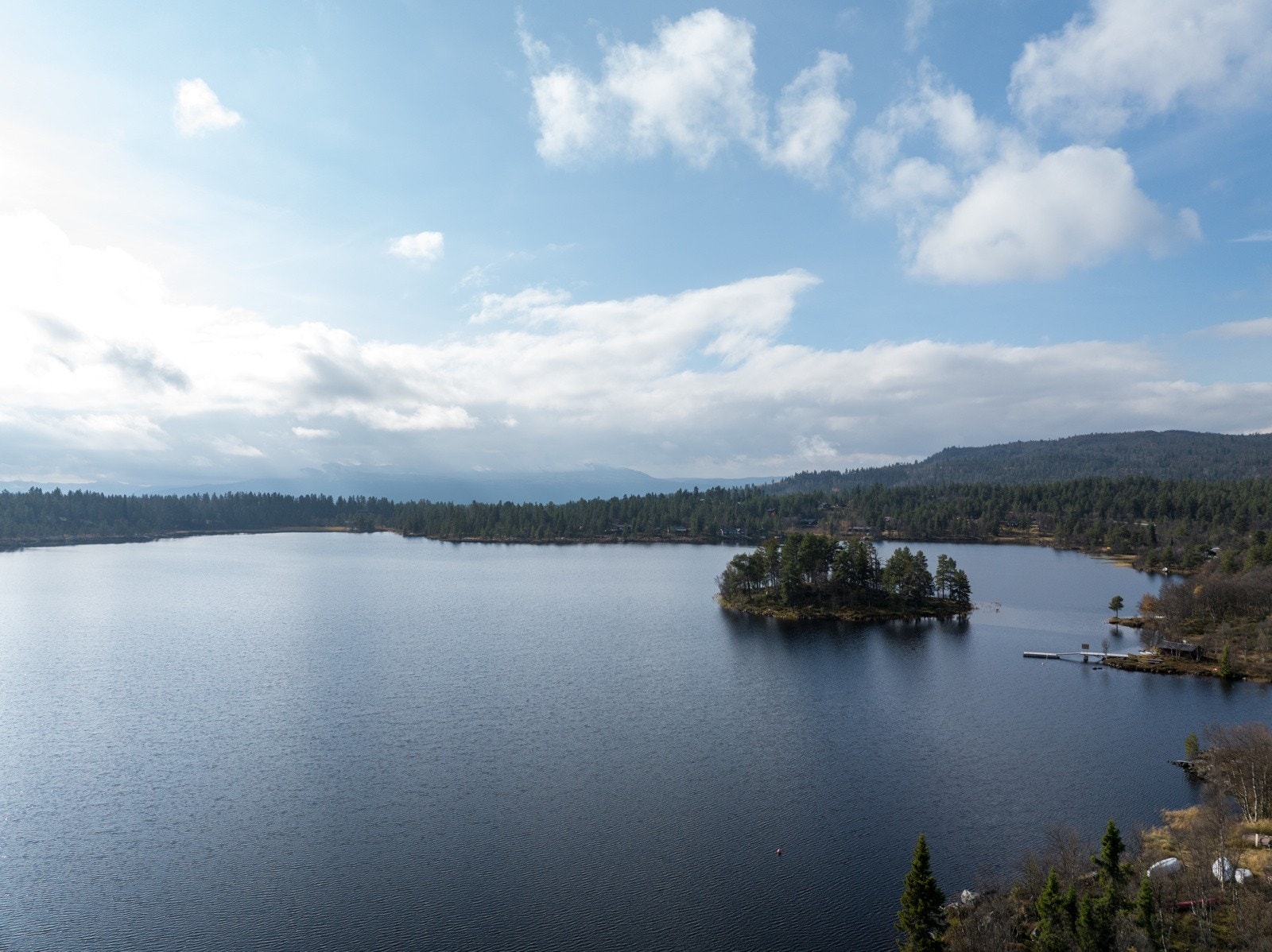 Nyt de varme sommerdagene på vannet med kano eller pladdleboard. Galleribilde