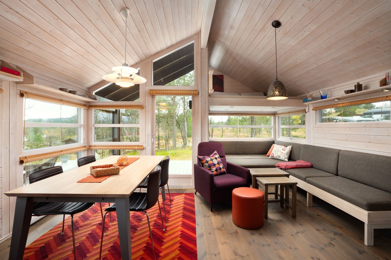 Stue og spisestue i åpen løsning. Galleribilde