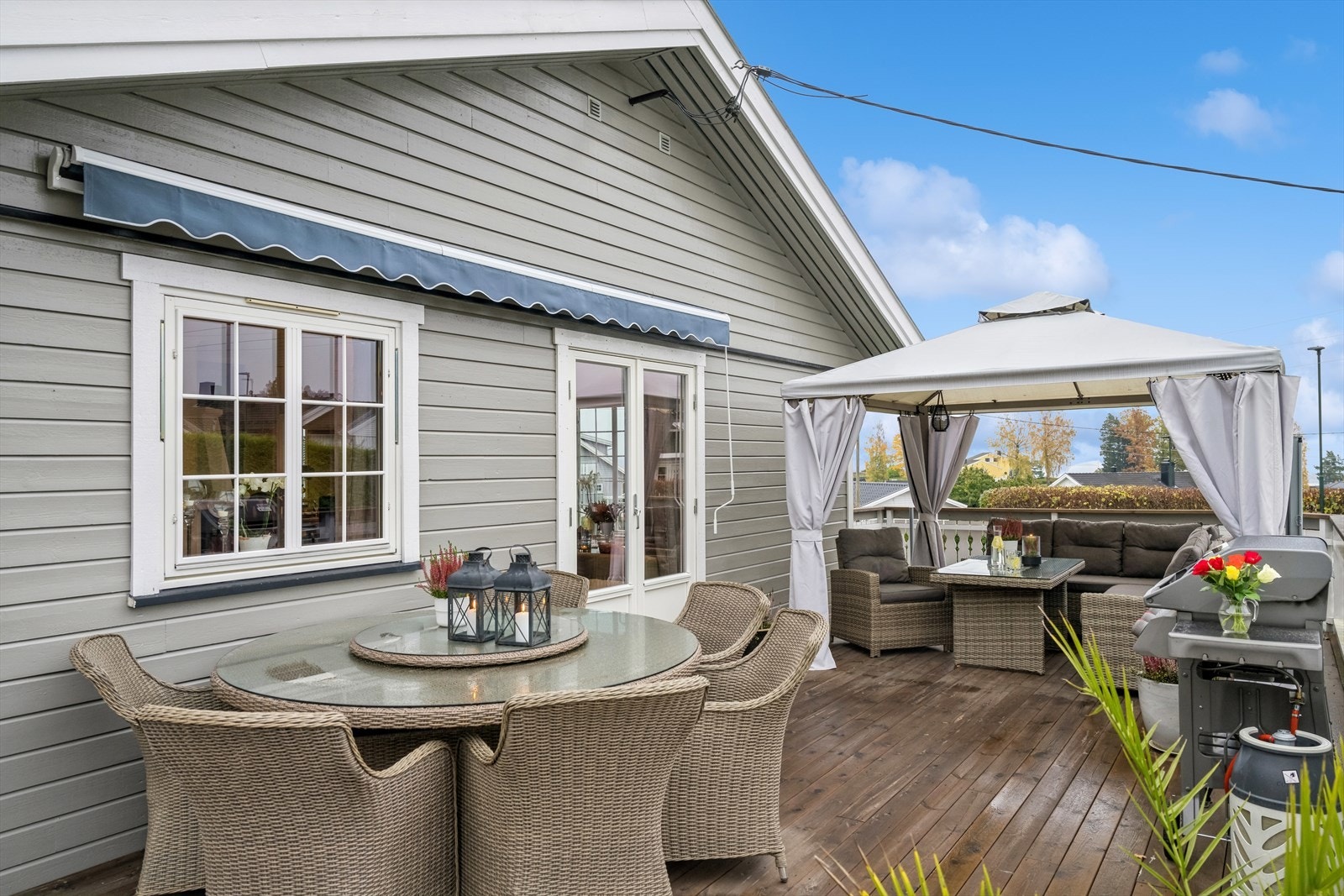 Stor fin solrik terrasse Galleribilde