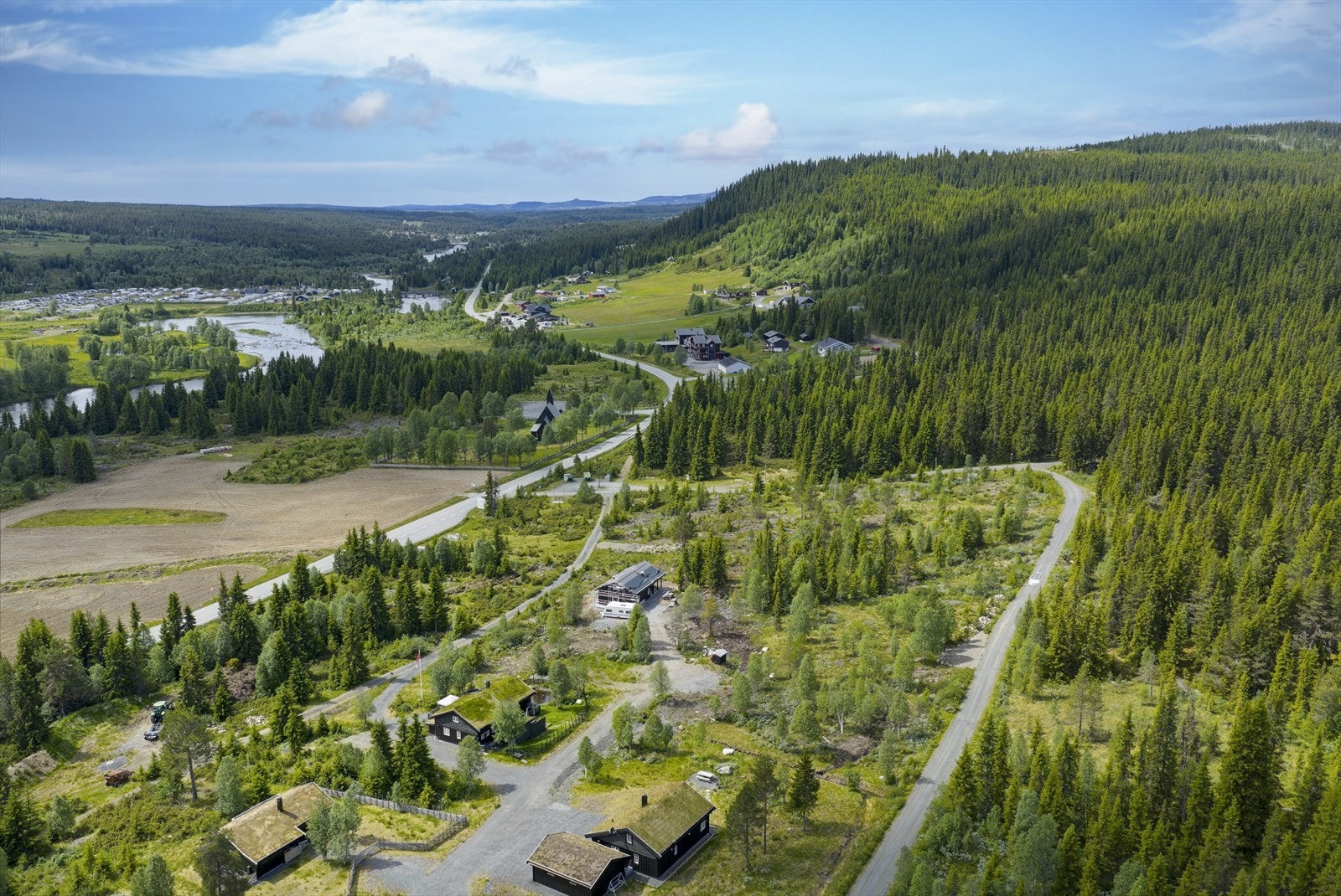 Velkommen til Fjellgarden Hyttegrend, og disse to flotte fritidstomtene, presentert av EiendomsMegler 1 Fjellmegleren! Galleribilde