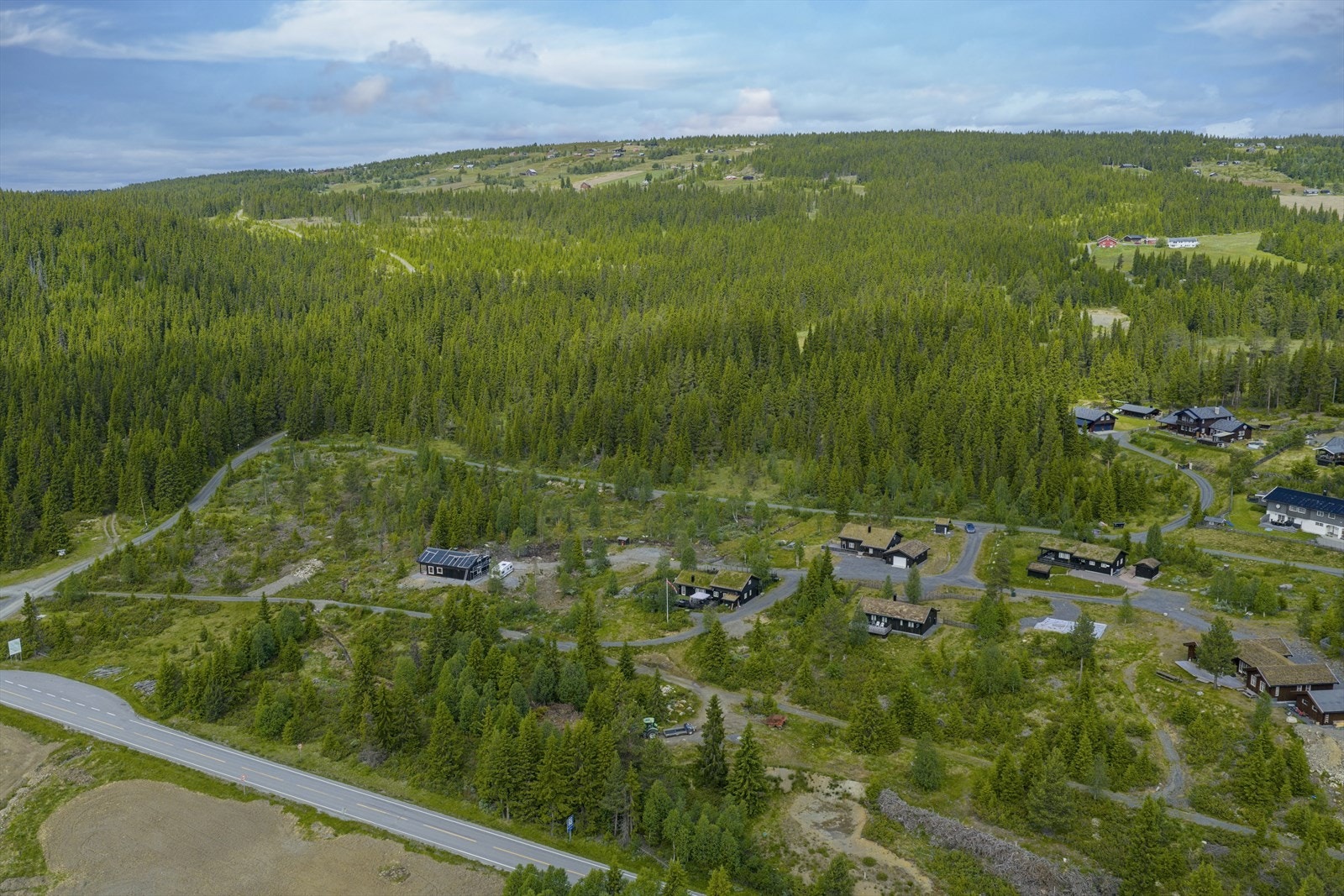 Tomtene er tilknyttet privat vei. Galleribilde