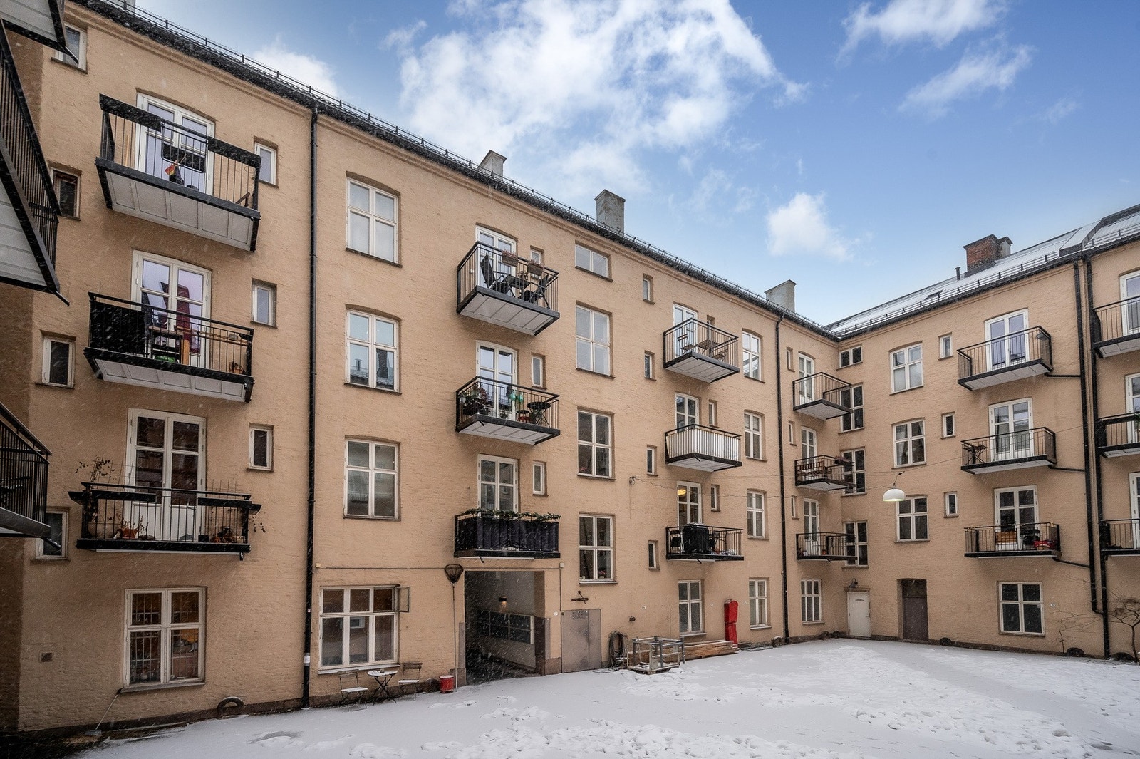 Borettslagets indre gårdsom. Galleribilde