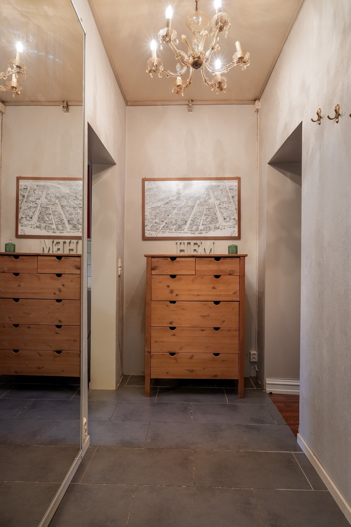 Entré med god plass til oppheng av yttertøy. Galleribilde