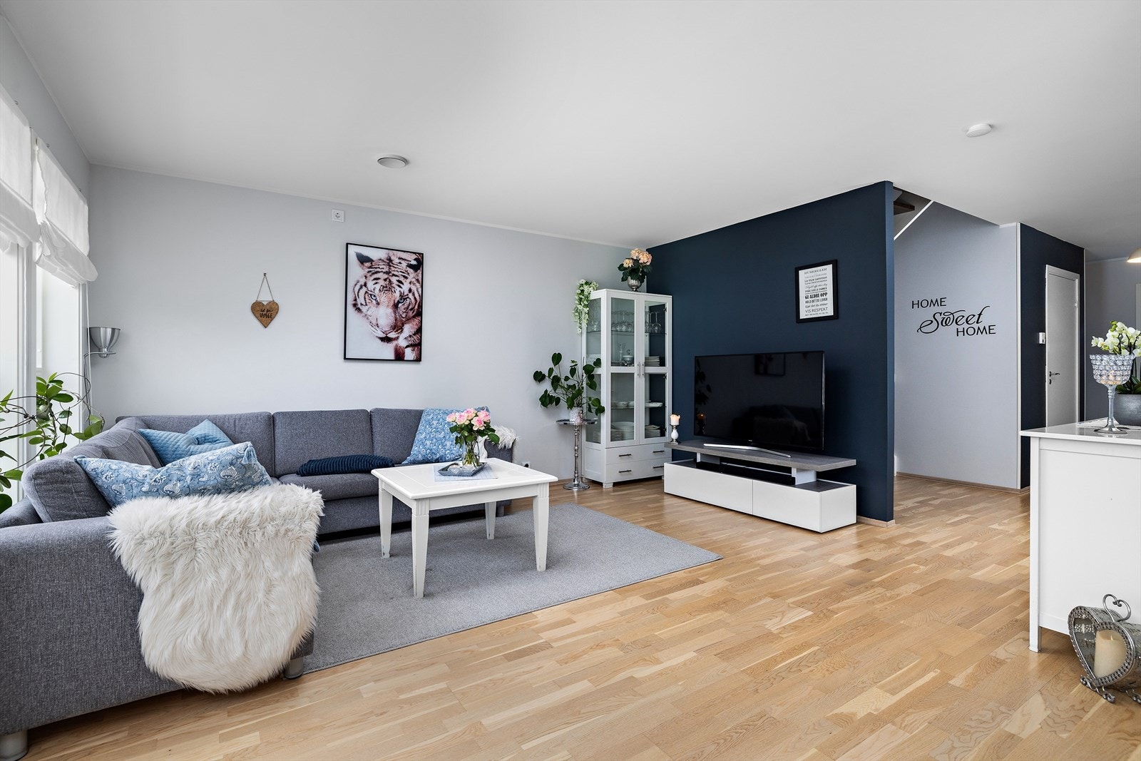 Boligen har gjennomgående pene overflater. Fiber for tv og internett i boligen. Galleribilde