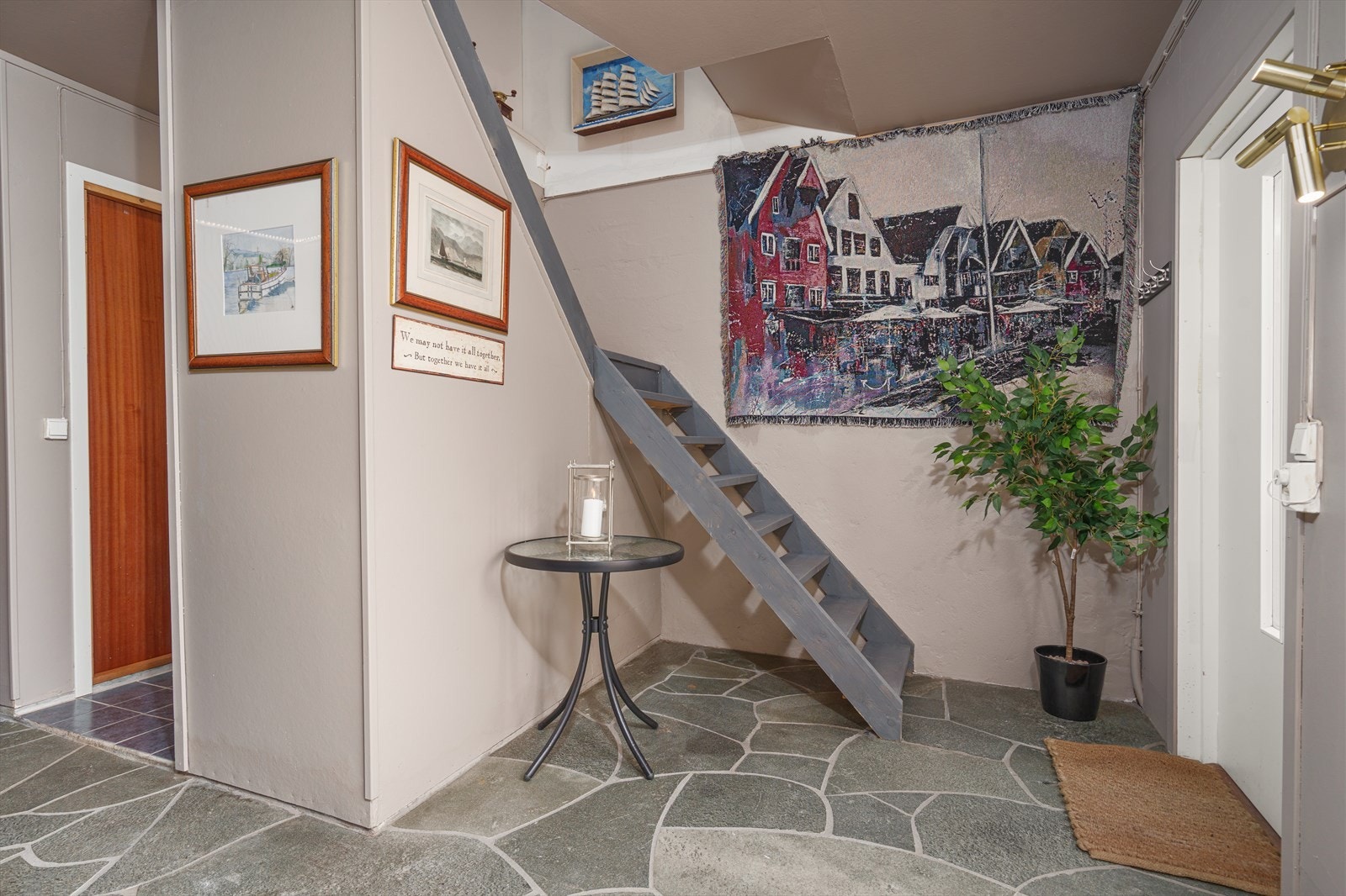 YON09585-blend Galleribilde