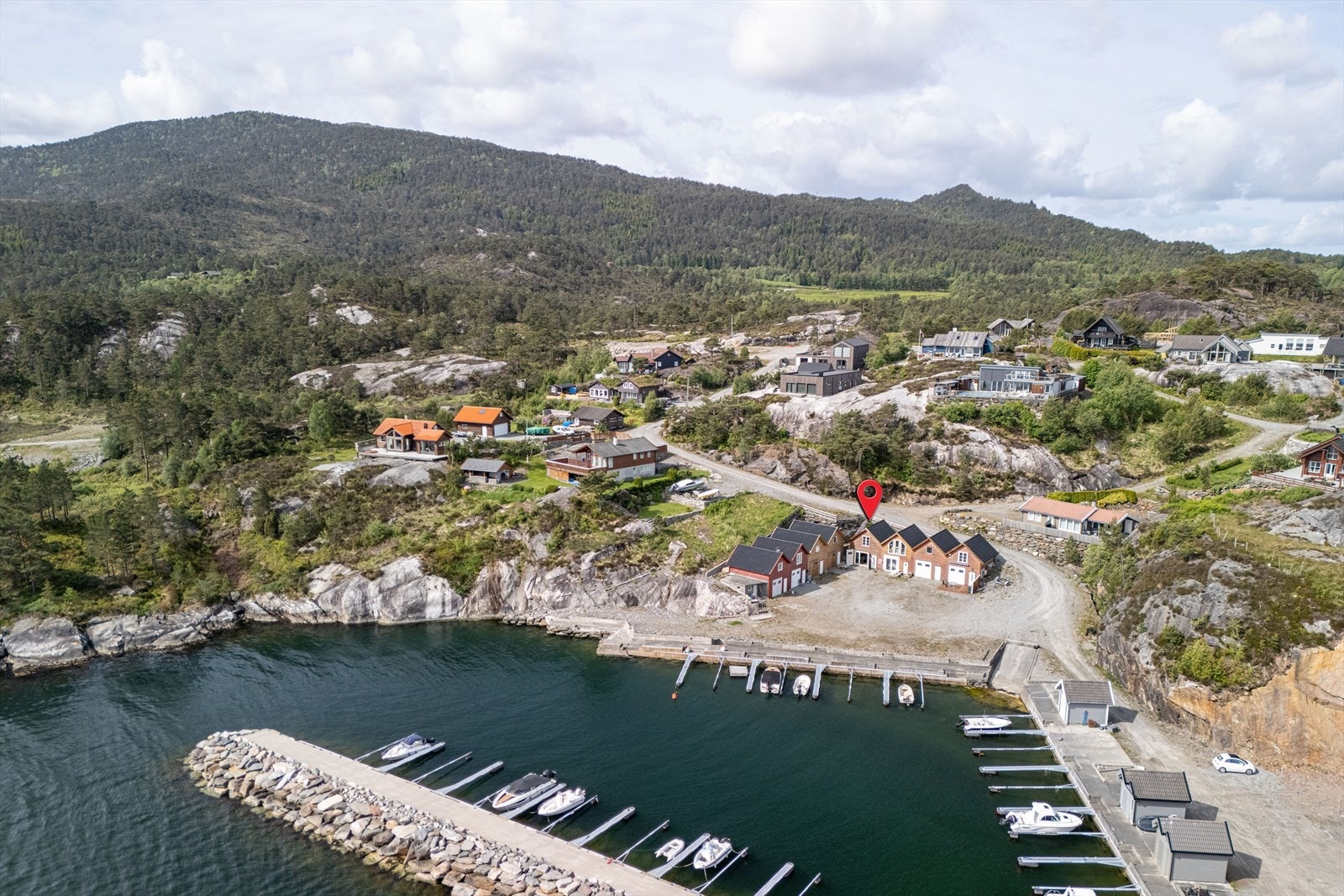 Flott beliggenhet med utsikt ut mot sjøen Galleribilde