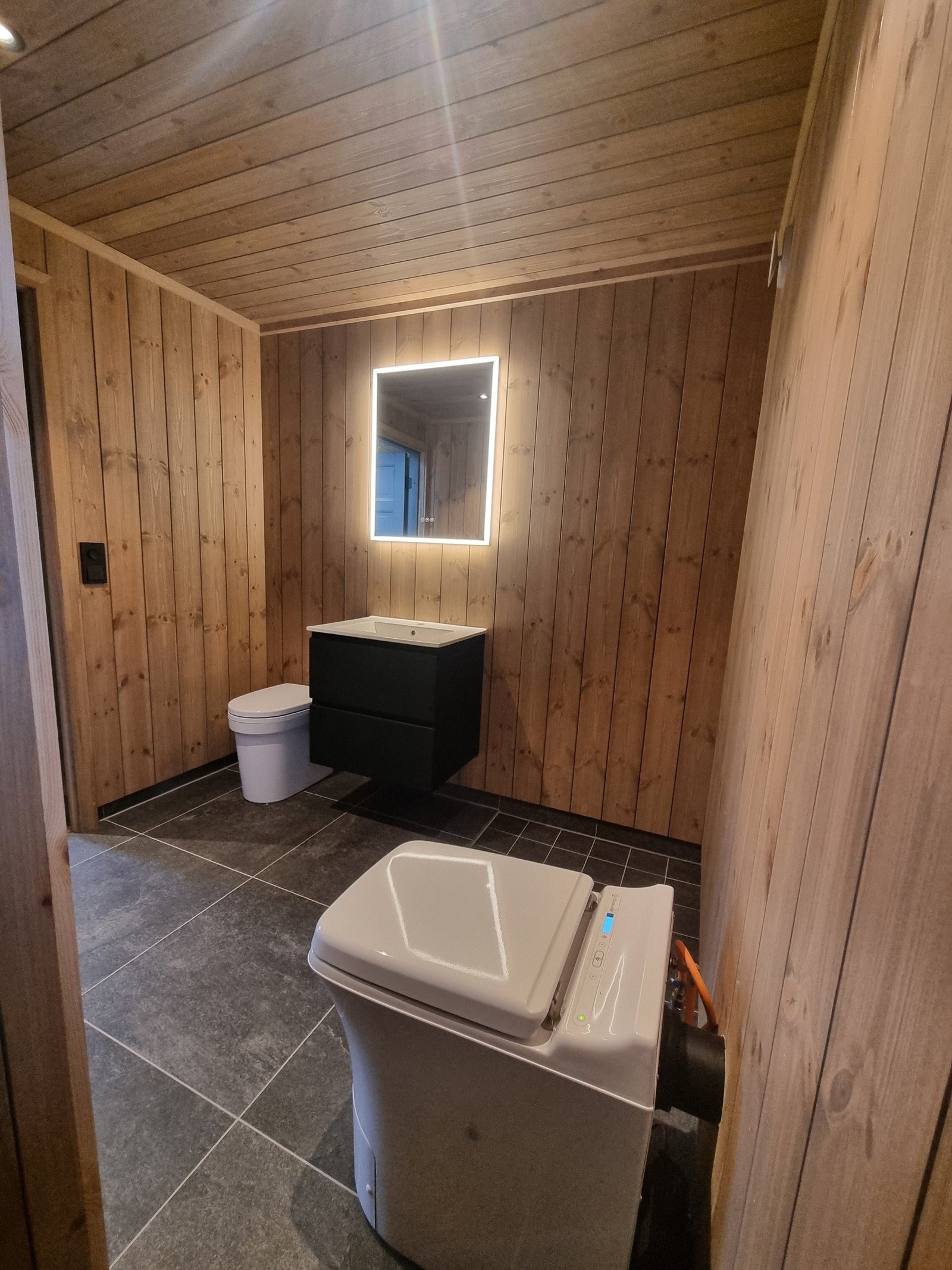 Vikingbad baderomsinnredning og cinderella urinal Galleribilde