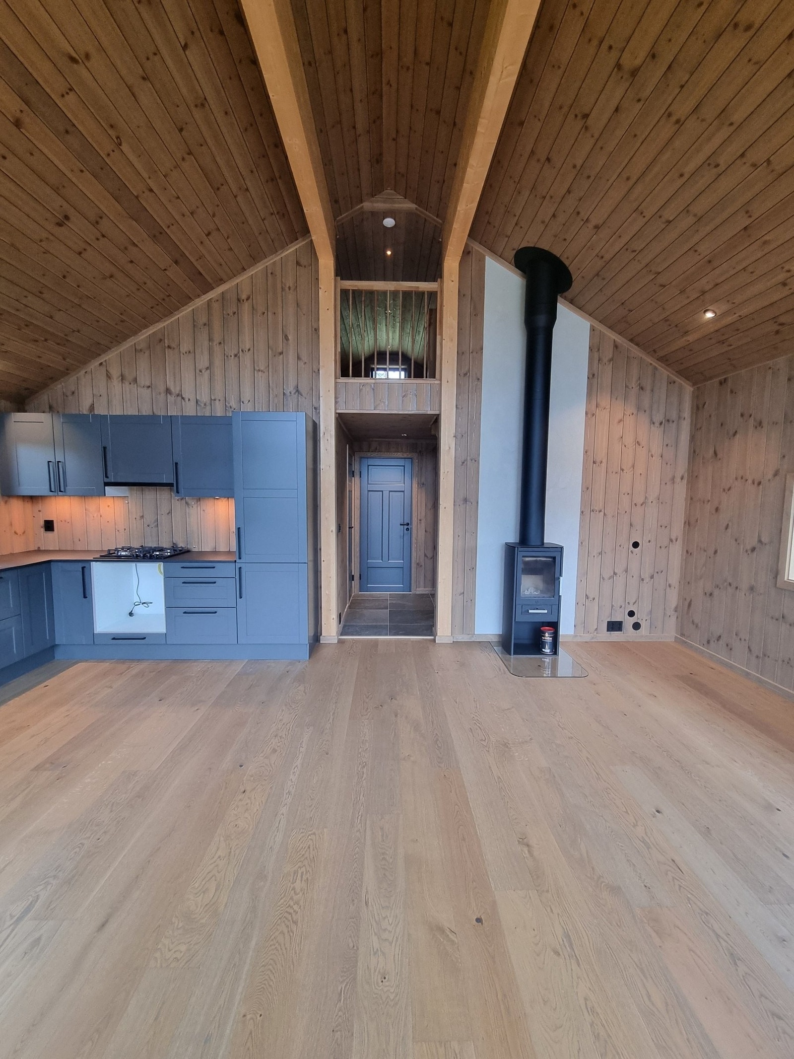 Samsø peisovn med halvisolert røykerør Galleribilde