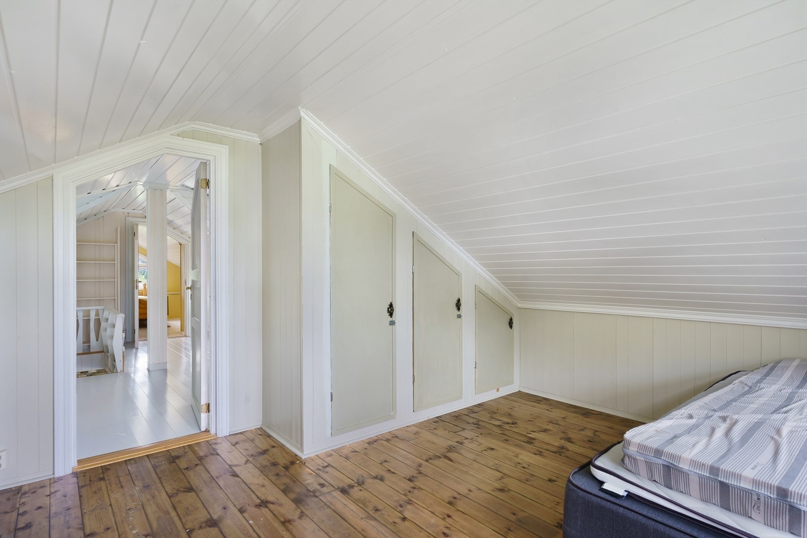 Soverom to med innebygd garderobeskap. Galleribilde