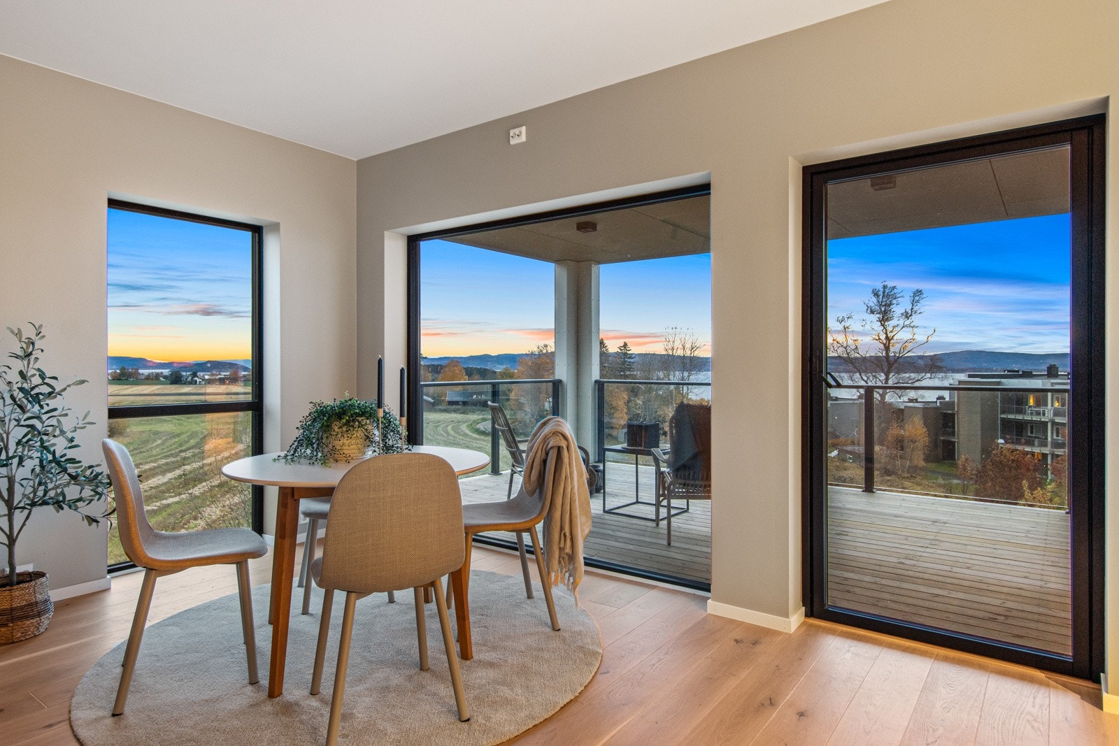 God plass for spisebord i tilknytning til kjøkken. Galleribilde