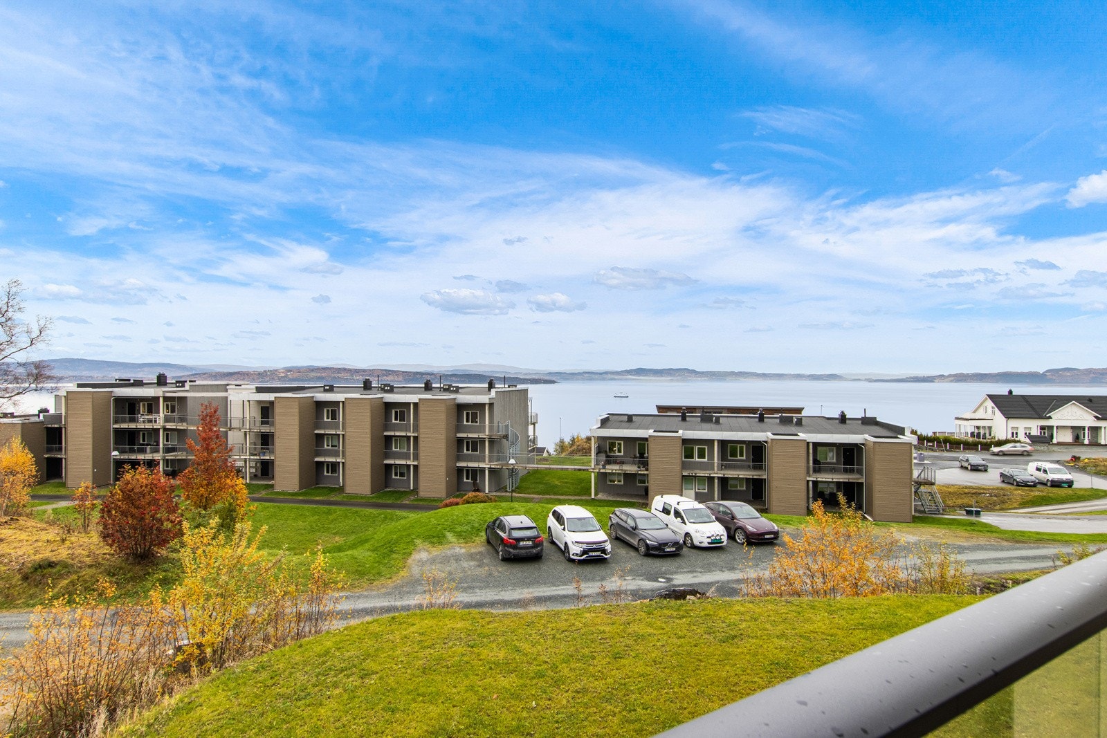 Fantastisk utsikt fra stue og veranda. Galleribilde