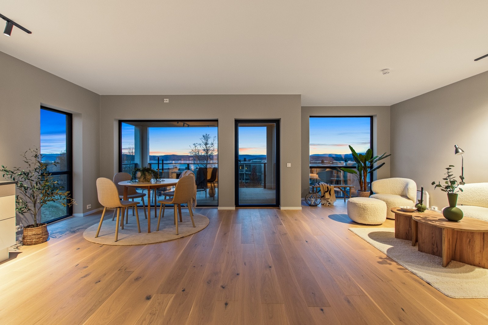 Leiligheten er ny fra 2023 og holder en gjennomgående god standard. Galleribilde