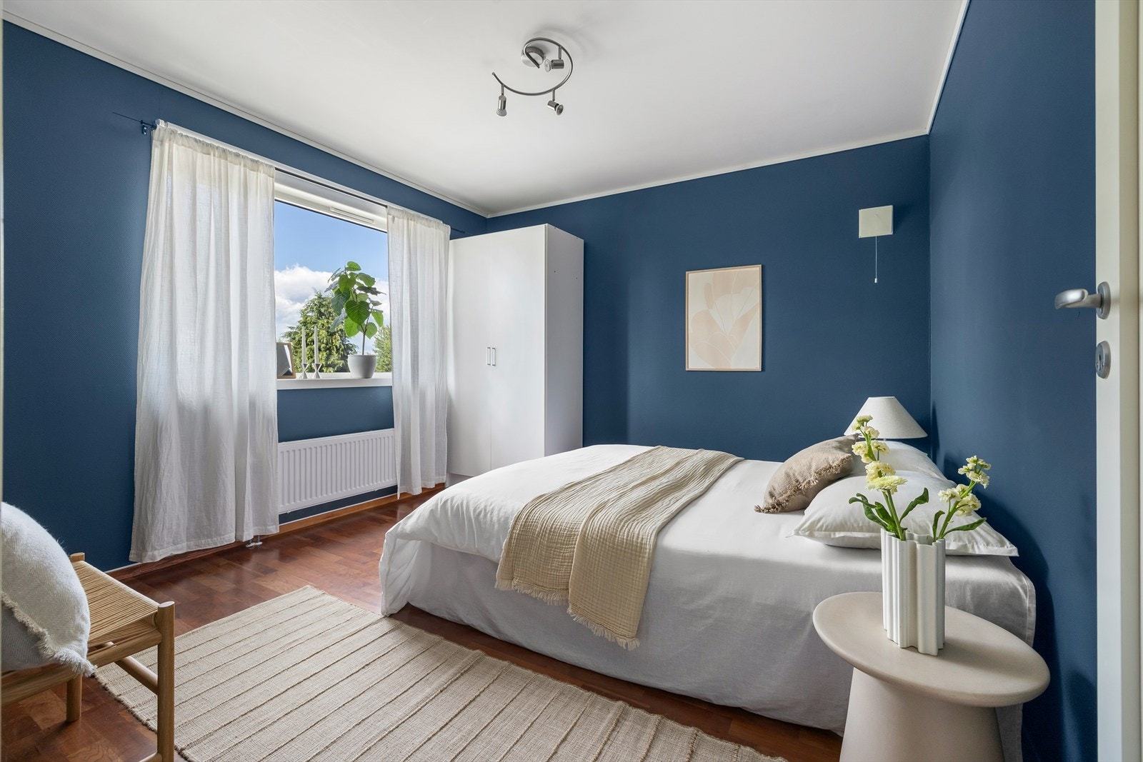 Leiligheten har to fine soverom slik den er innredet i dag. Galleribilde