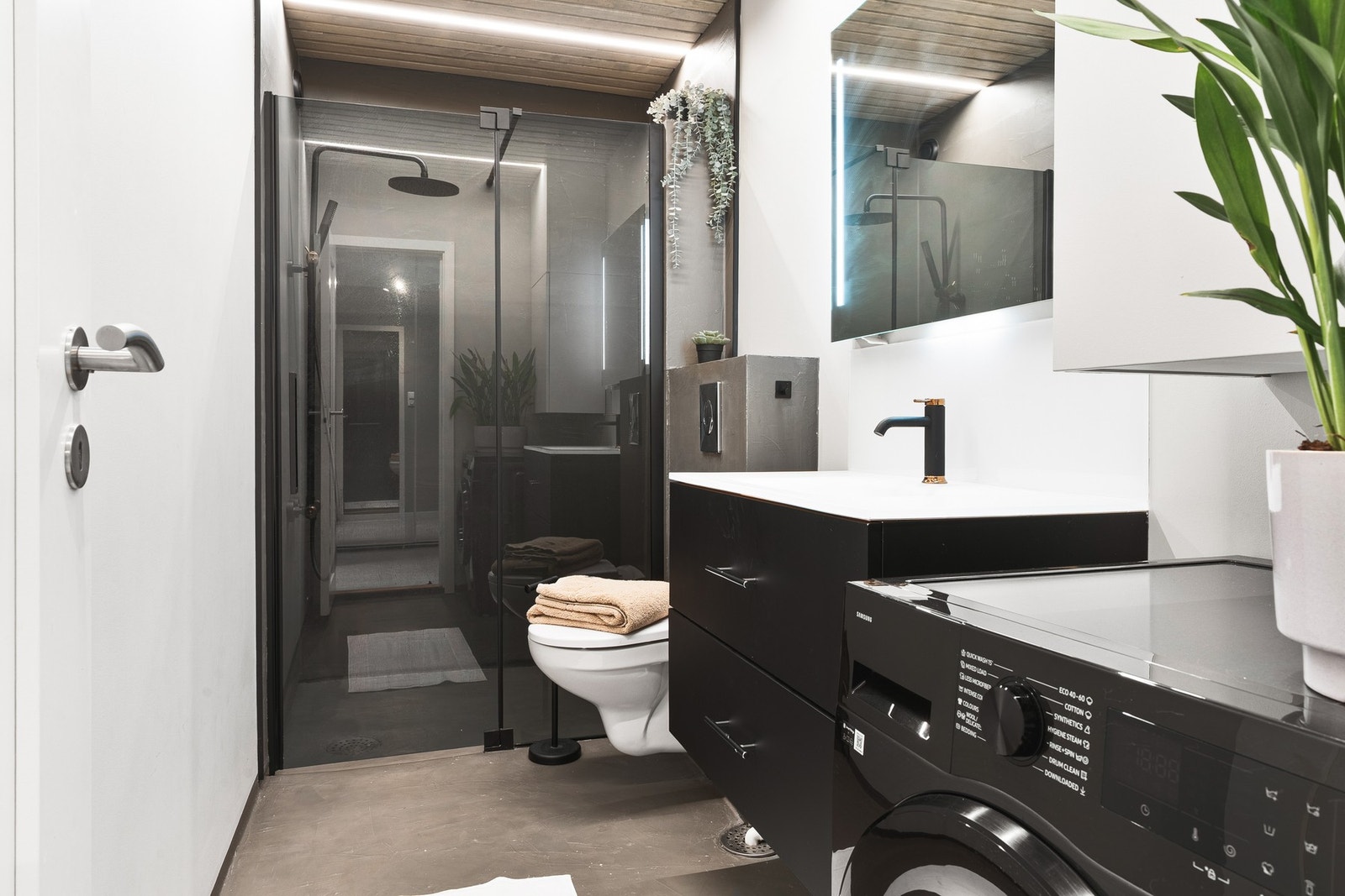 Pent bad med varmekabler i gulvet. Galleribilde