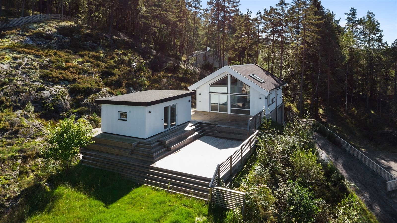 Velkommen til vakre Åsebuktveien 8! Presenteres av Arsalan Syed v/ EiendomsMegler 1. Galleribilde