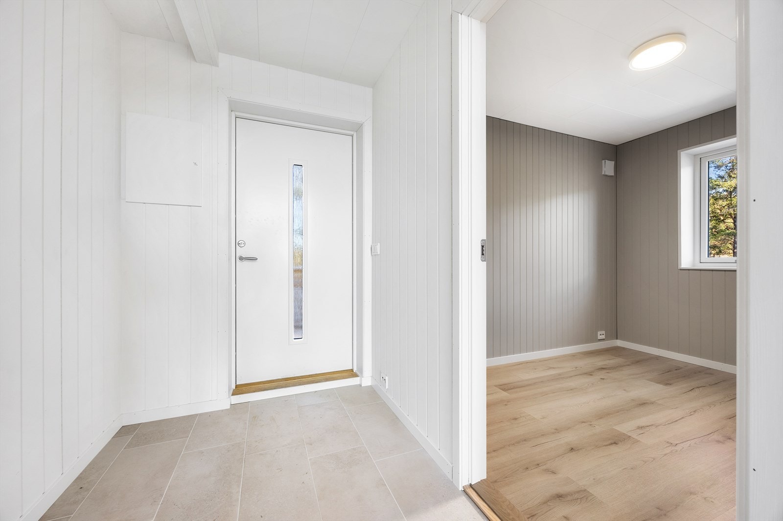 Fra entréen er det inngang til soverom 1. Galleribilde