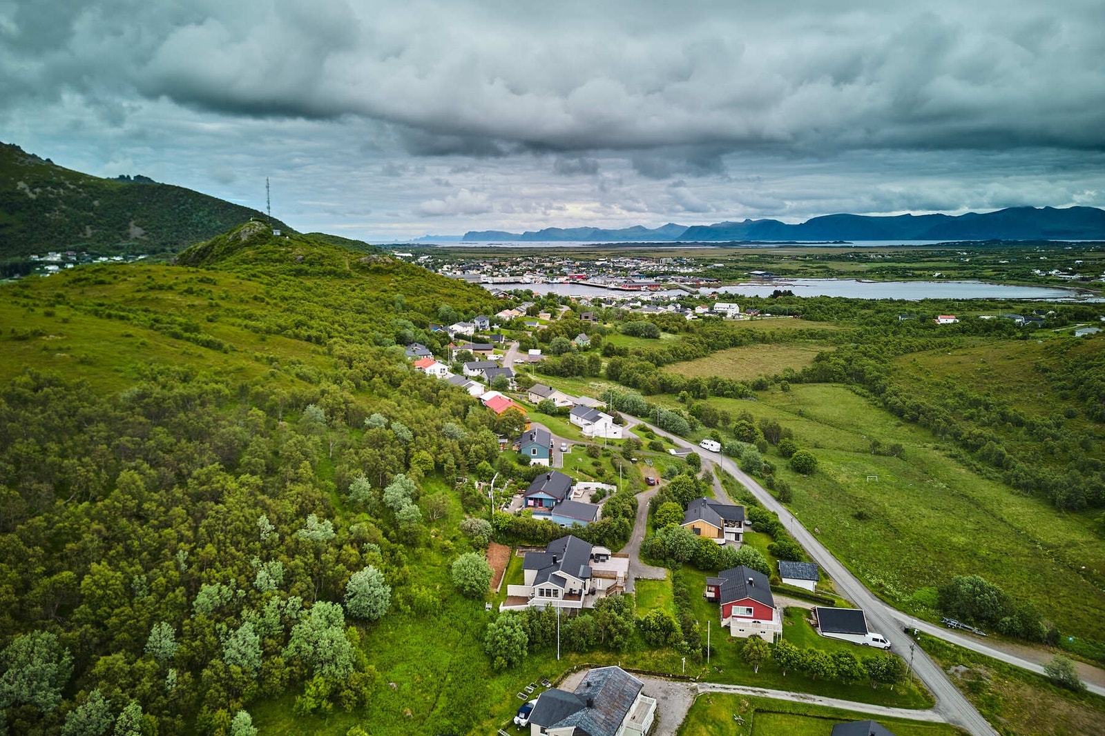 Ca. 2.5 km til Myre sentrum. Galleribilde