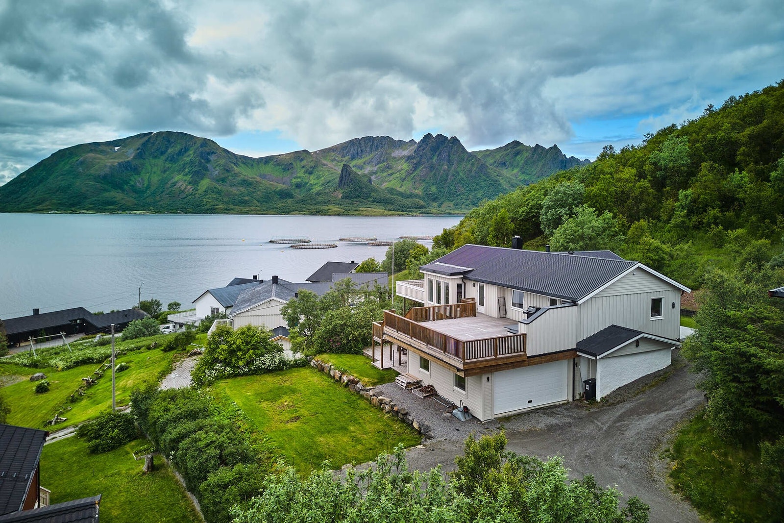 Velkommen til Solbakken 4 - Enebolig med hybel/sokkelleilighet i underetasjen. Galleribilde
